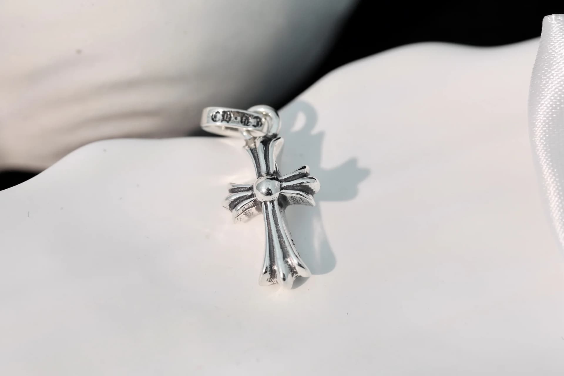 Подвеска в виде готического креста серьги Chrome Hearts