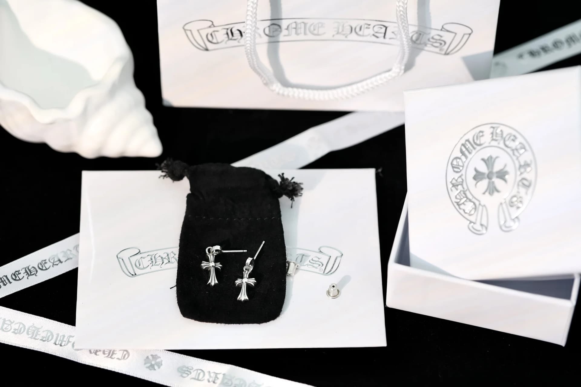 Комплект серег Chrome Hearts с фирменным замшевым чехлом и коробкой