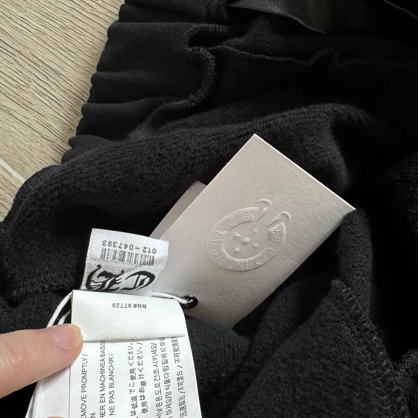 Внутренний ярлык и флисовый начес на штанах Chrome Hearts
