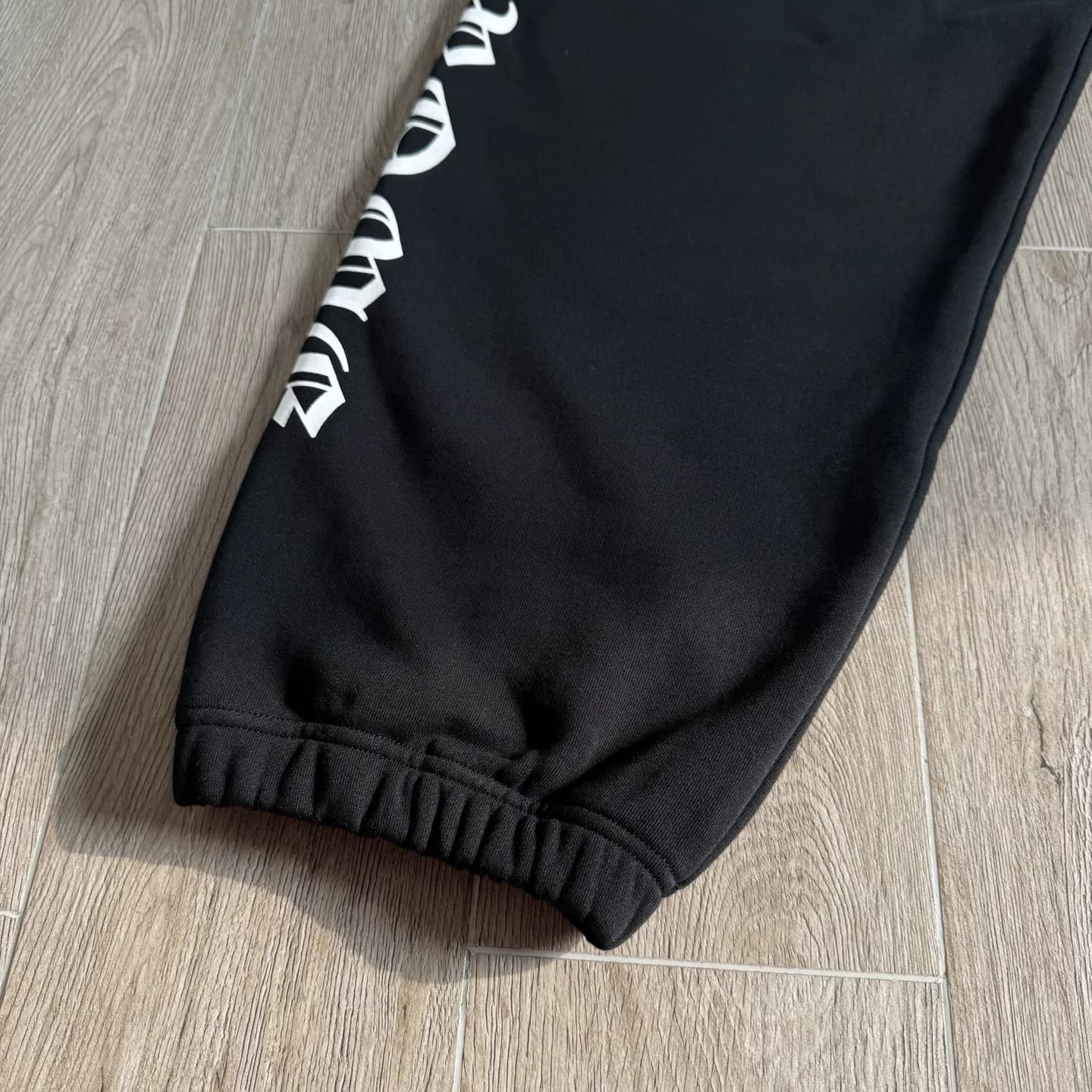 Нижняя часть брючины с эластичным манжетом и принтом Chrome Hearts