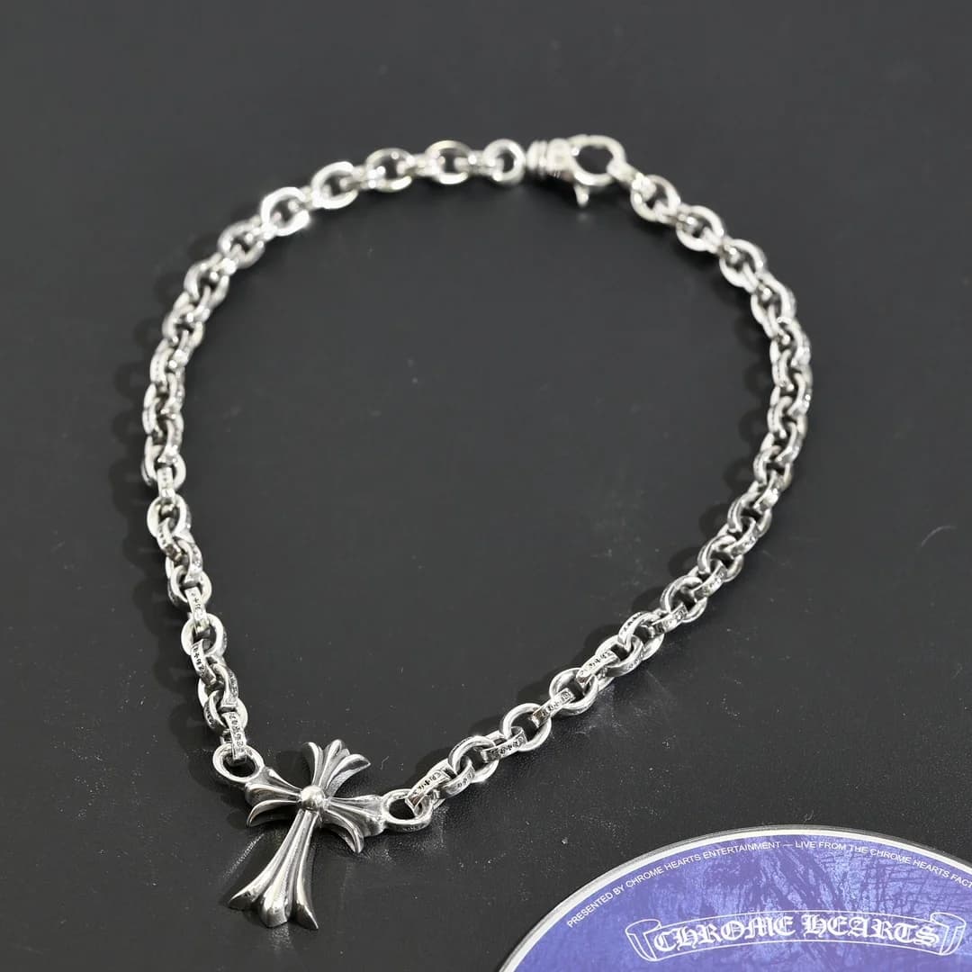 Серебряное колье Chrome Hearts с крестом на массивной цепочке
