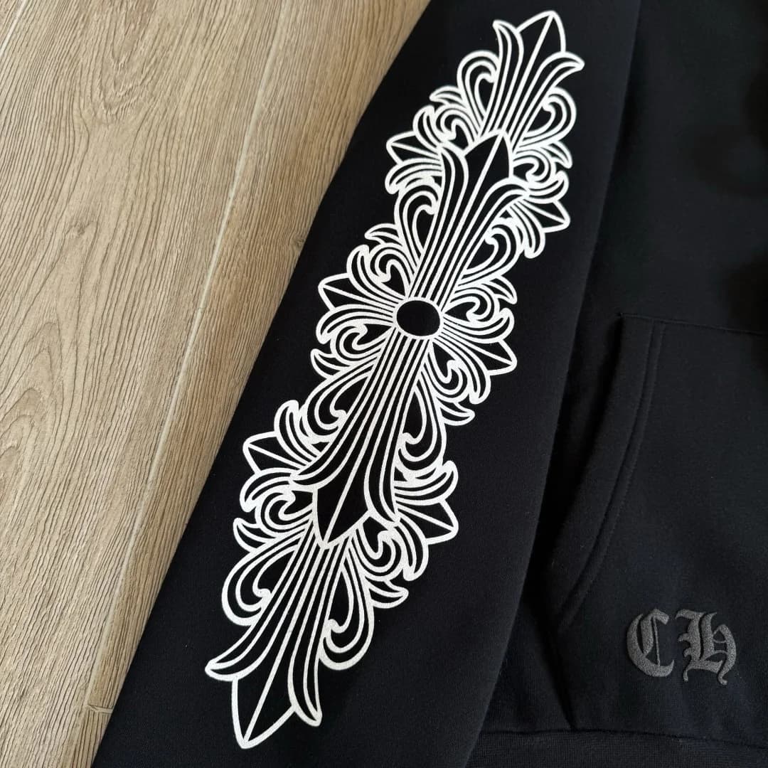 Принт на рукаве худи Chrome Hearts