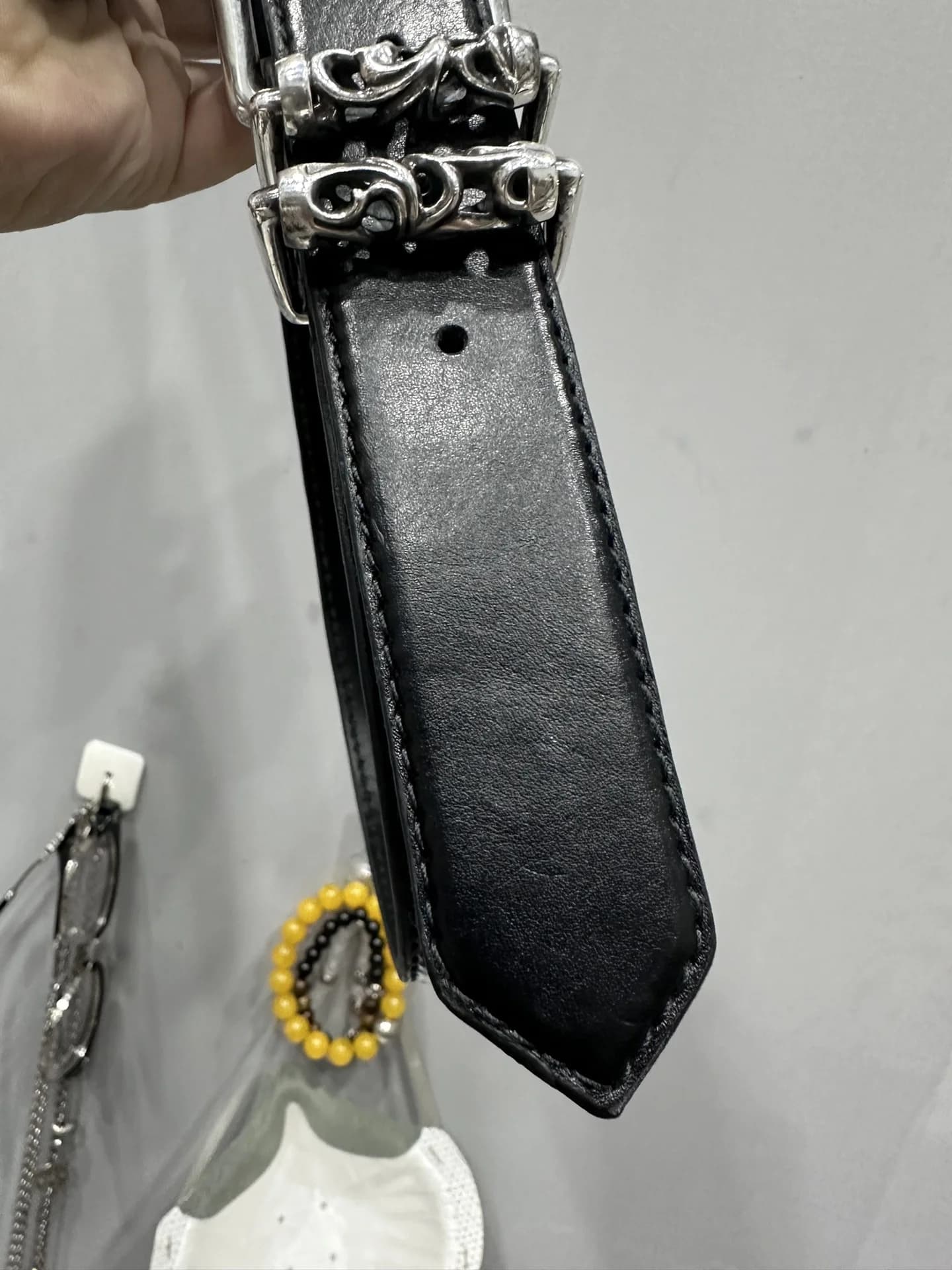 Конец кожаного ремня Chrome Hearts черного цвета со шлевкой