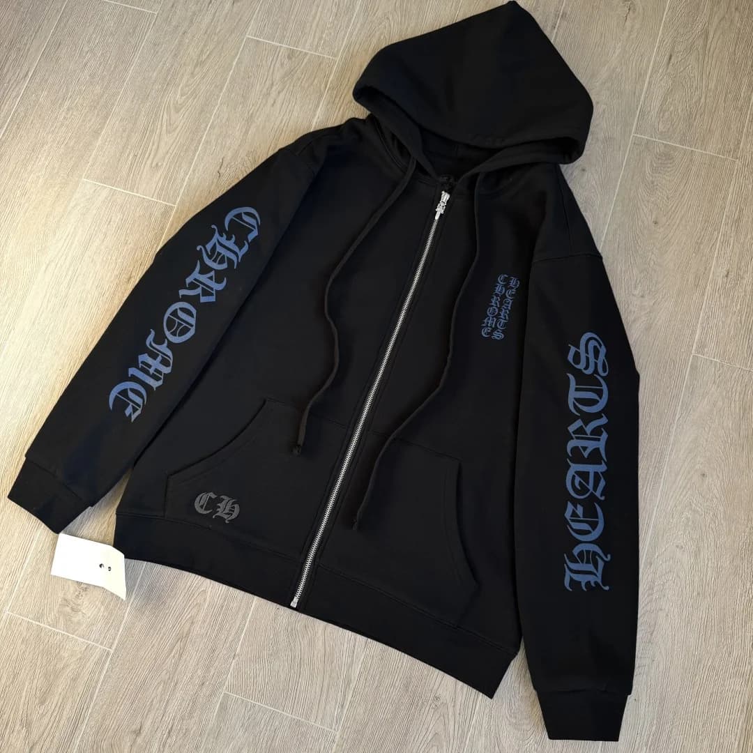 Белое зип-худи Chrome Hearts с принтом, вид спереди под углом