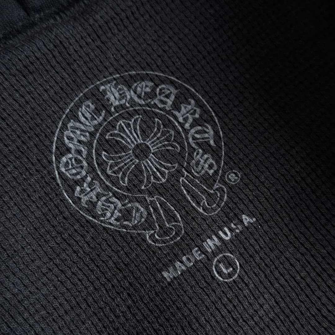 Принт с логотипом-подковой на груди зип-худи Chrome Hearts