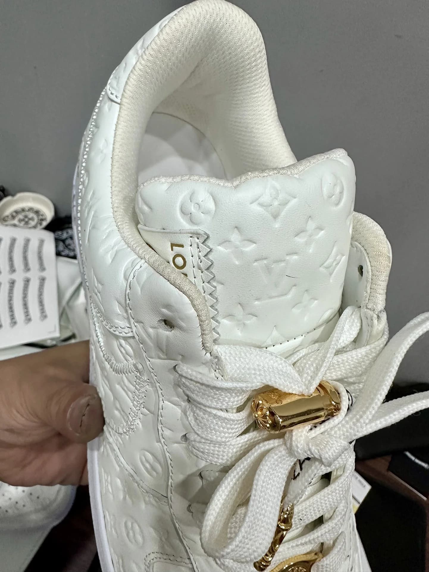 Язычок и внутренняя отделка кроссовок Chrome Hearts x Nike x Louis Vuitton Air Force 1