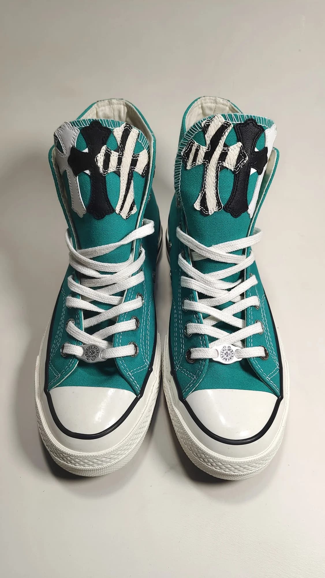 Высокие зеленые кеды Chrome Hearts x Converse Chuck 70 High, вид спереди