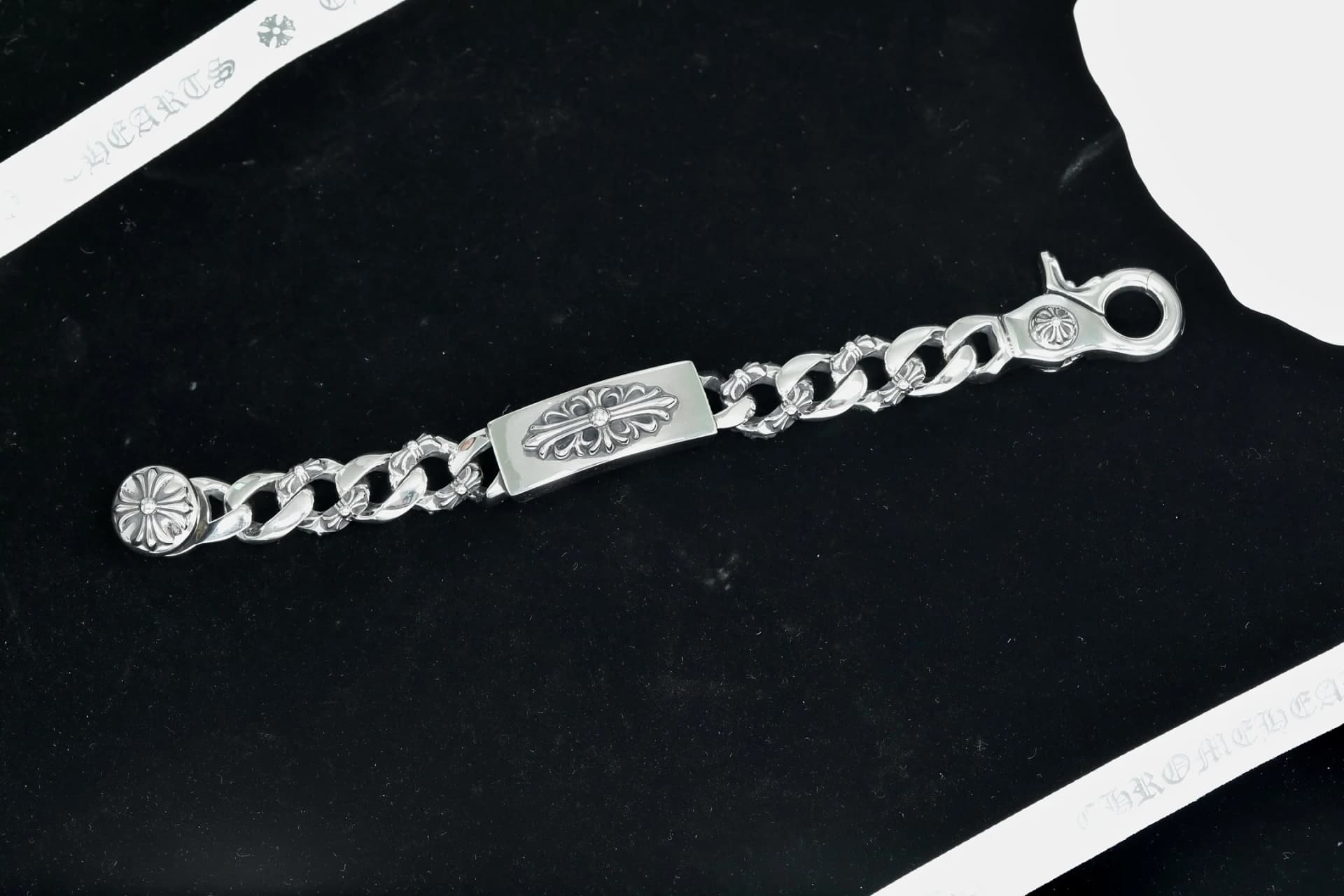 Серебряный браслет-цепь Chrome Hearts в развернутом виде, лицевая сторона