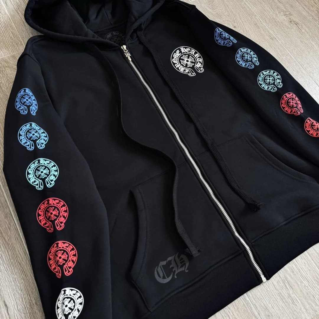 Черное зип-худи Chrome Hearts в расстегнутом виде
