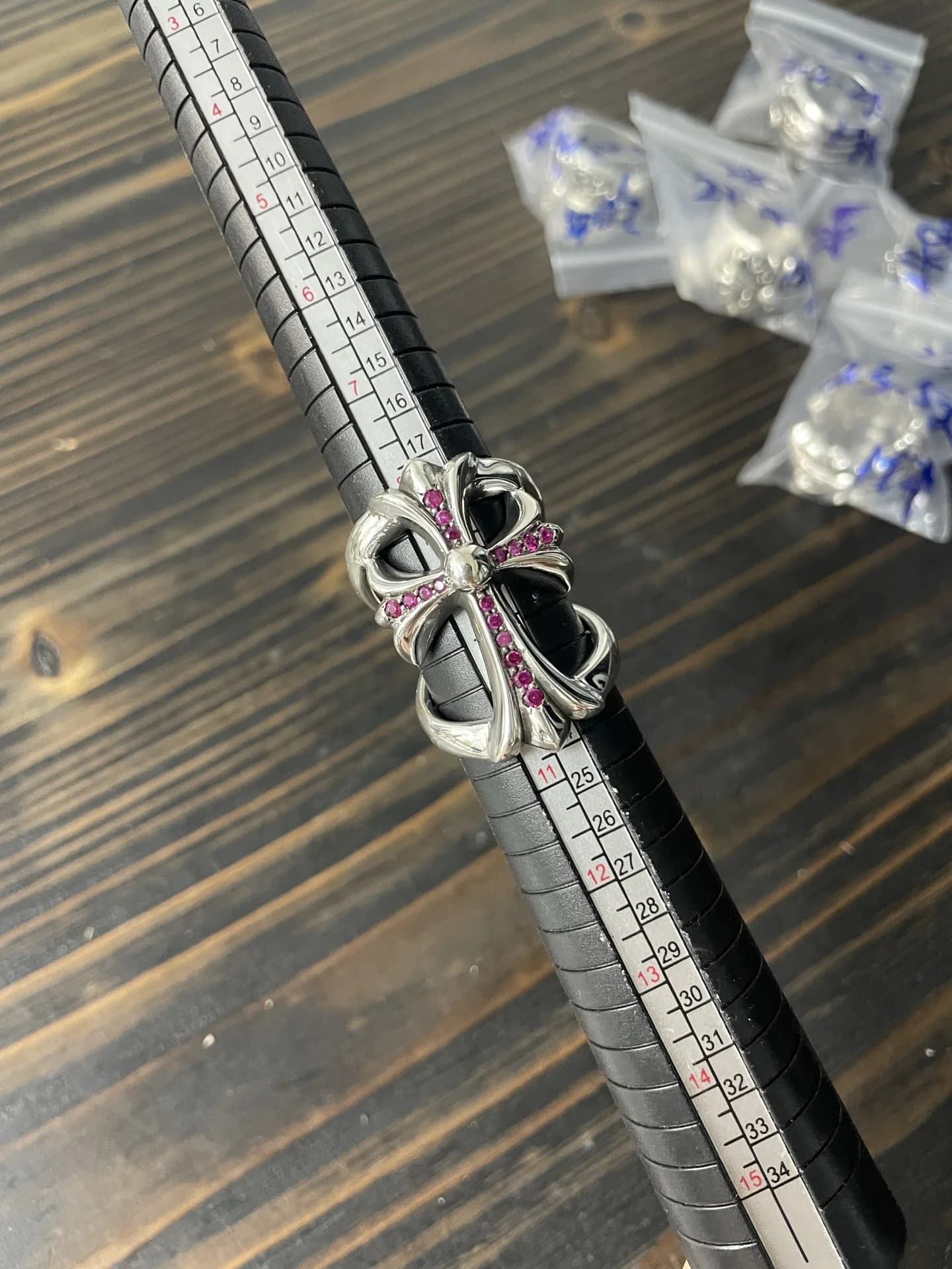 Серебряное кольцо Chrome Hearts Infinity на металлическом кольцемере