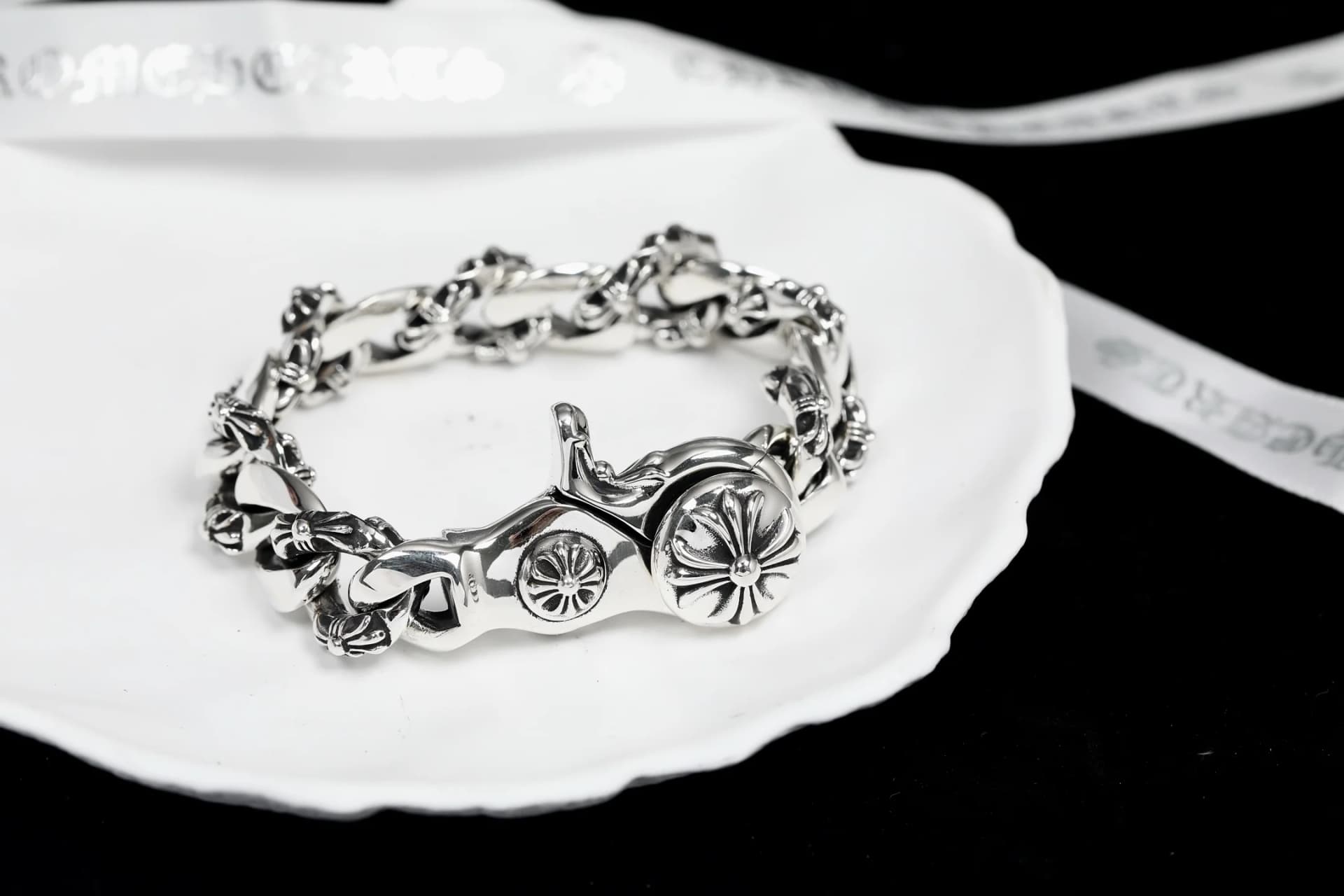 Мужской браслет из серебра 925 пробы Chrome Hearts, вид сбоку