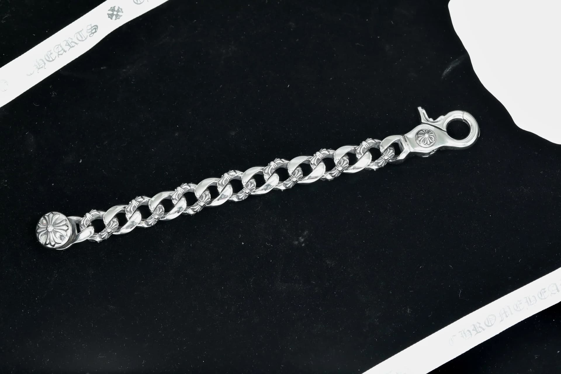 Серебряный браслет-цепь Chrome Hearts в развернутом виде