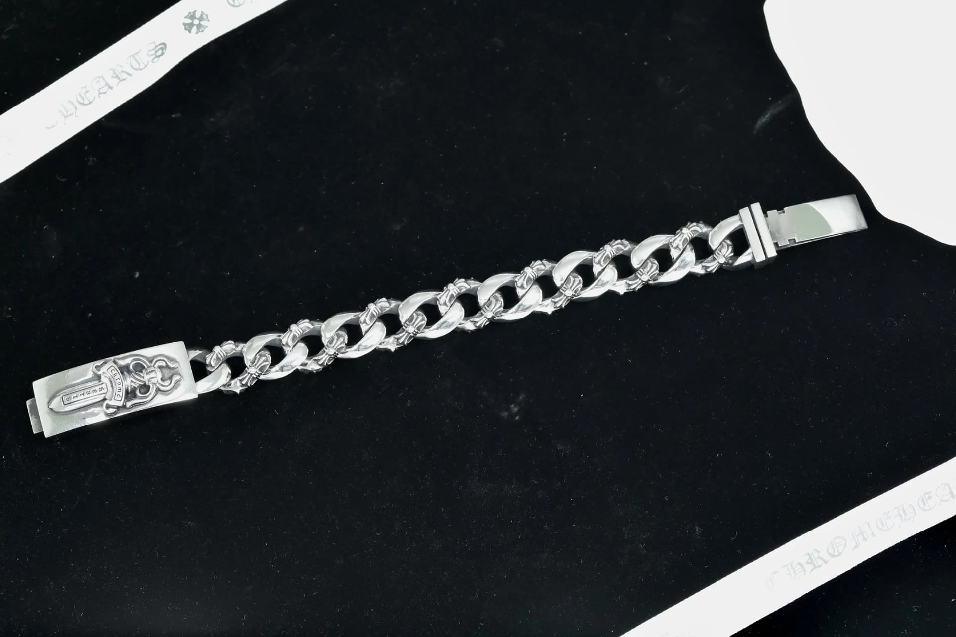Браслет Chrome Hearts Dagger ID в разложенном виде во всю длину