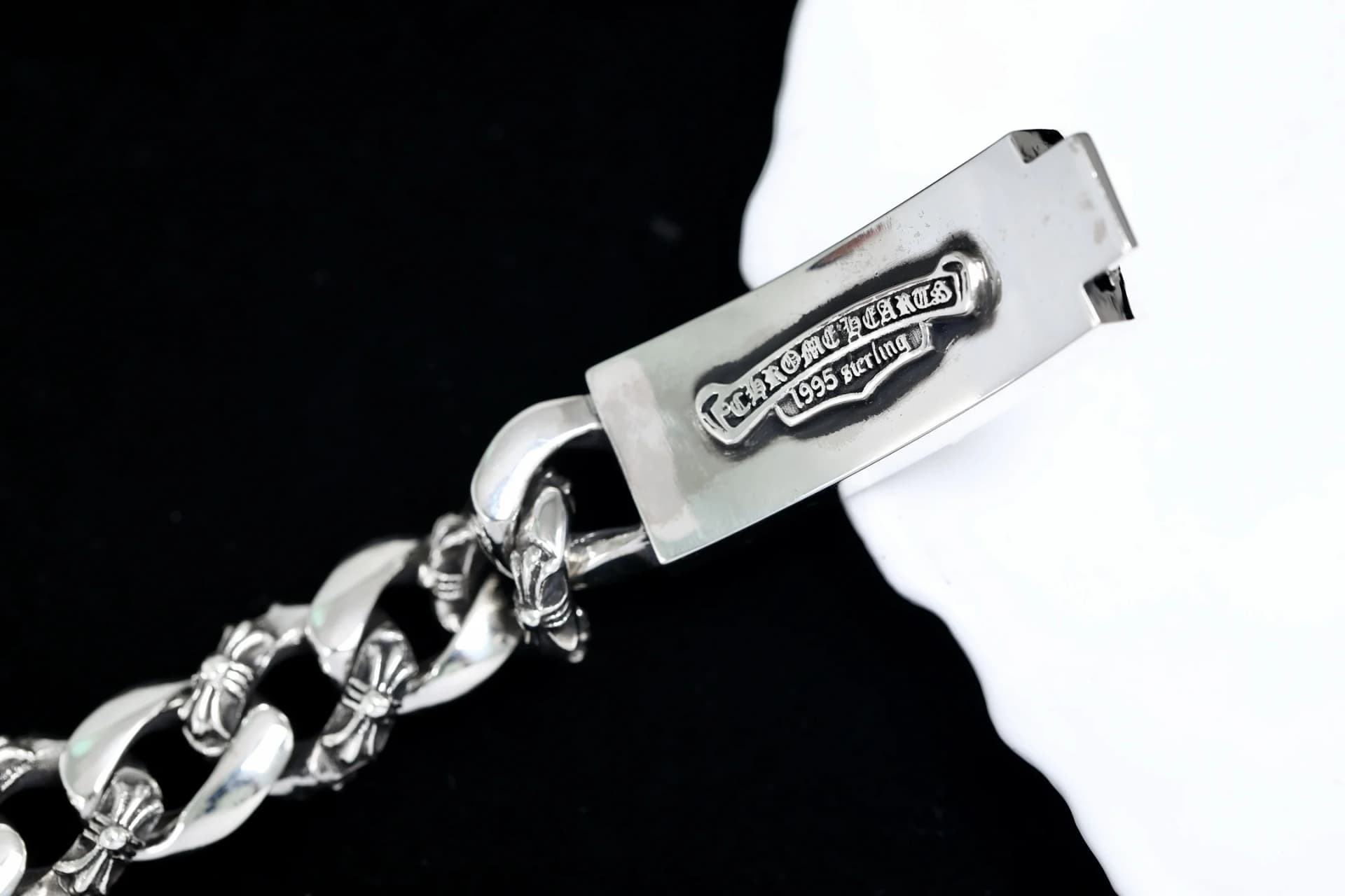 Гравировка Chrome Hearts 1995 sterling .925 на обратной стороне пластины