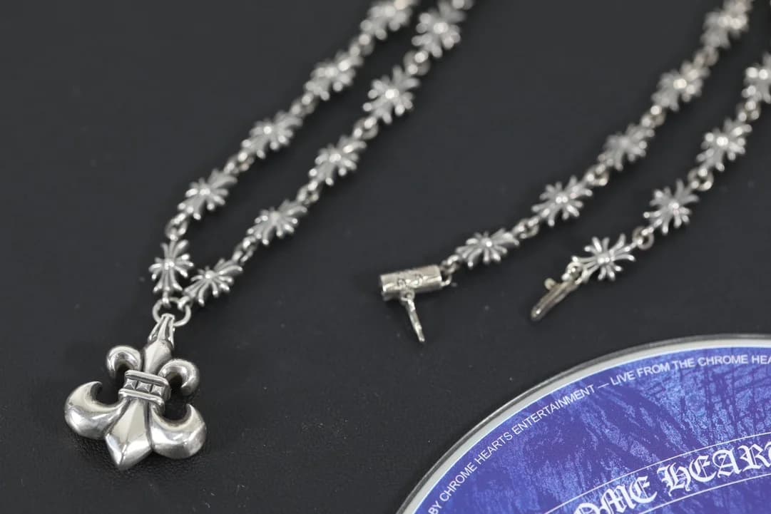 Кулон геральдическая лилия и элементы цепочки колье Chrome Hearts