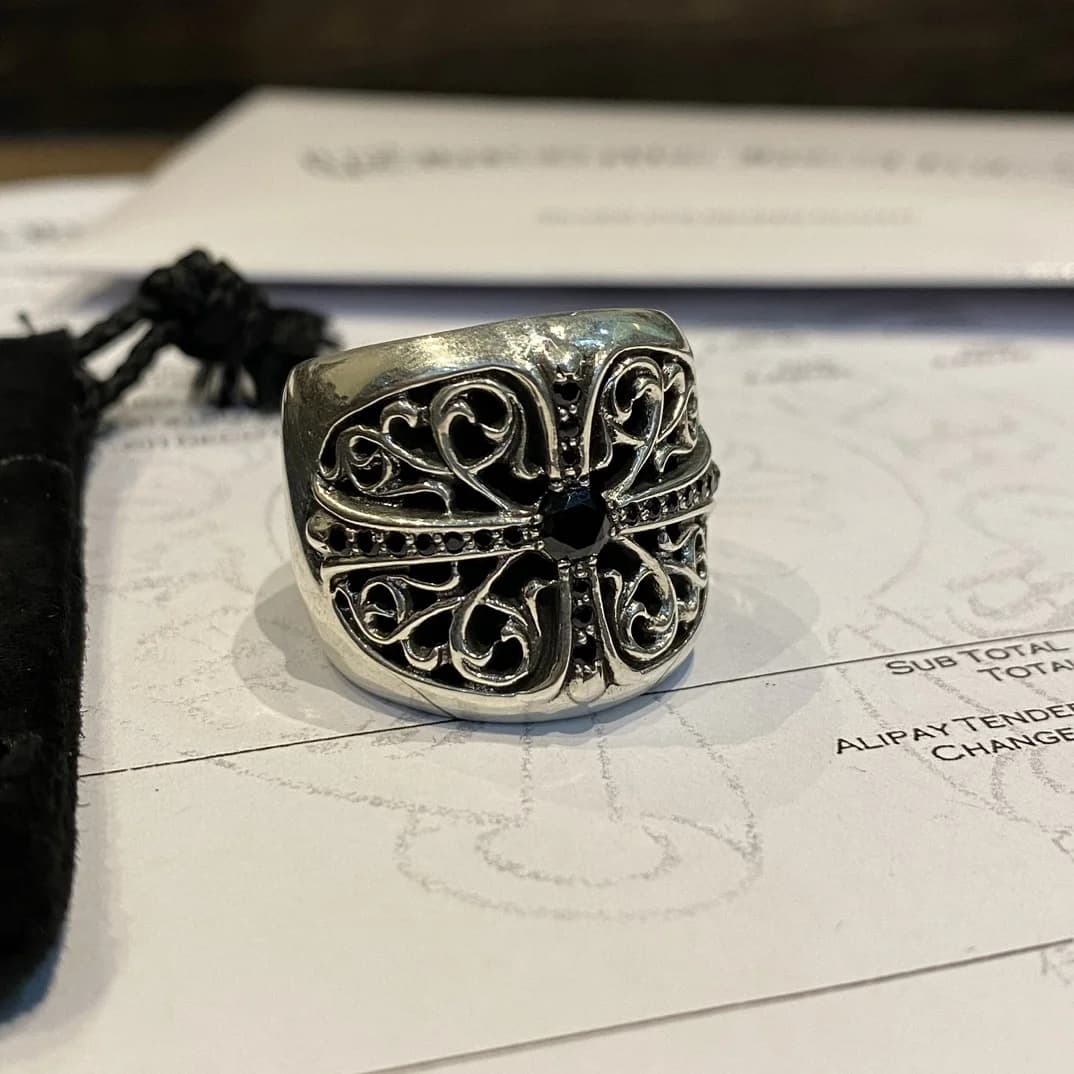 Серебряное кольцо Chrome Hearts Oval Cross с черными бриллиантами