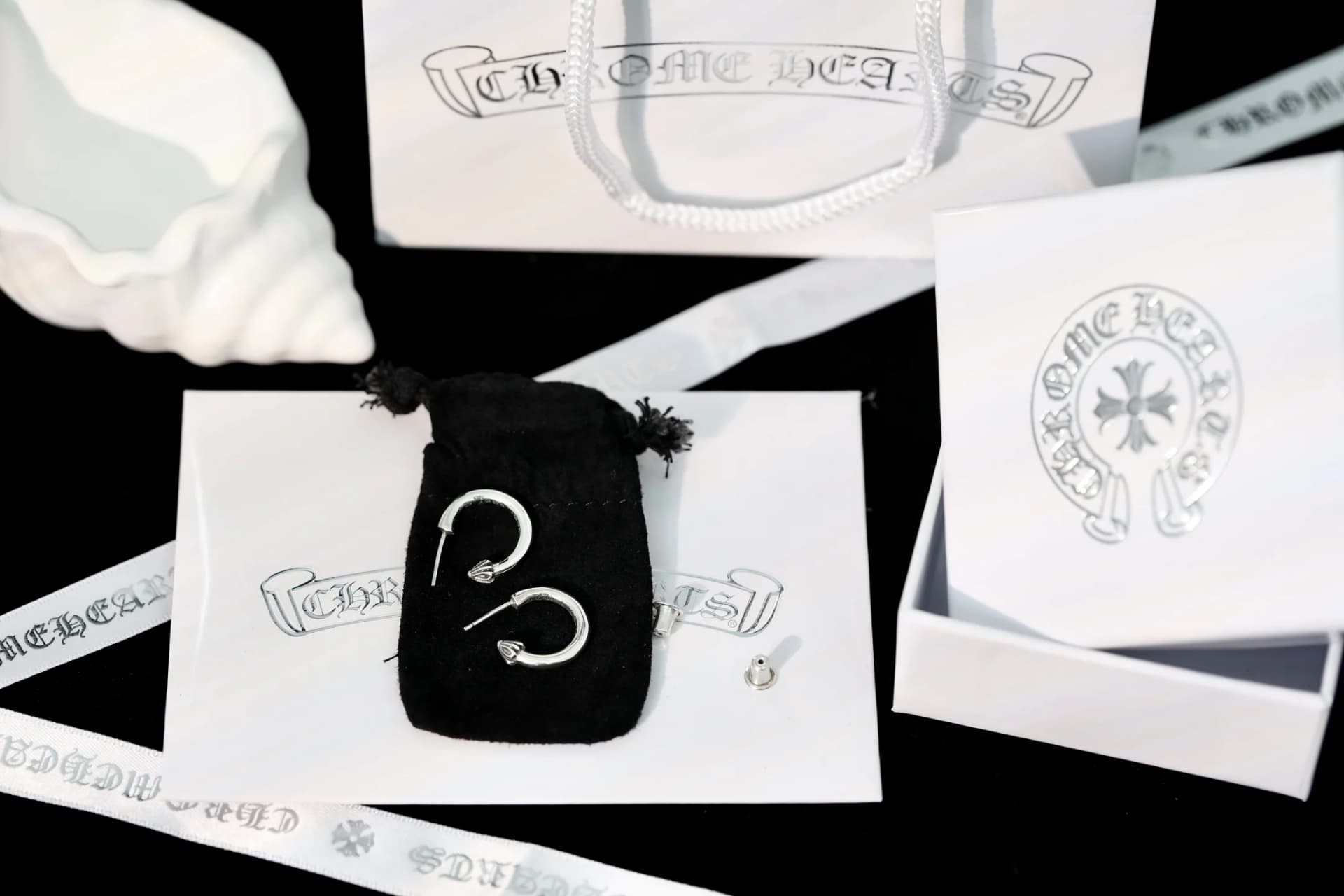 Комплект серег Chrome Hearts в черном чехле с фирменной коробкой и пакетом