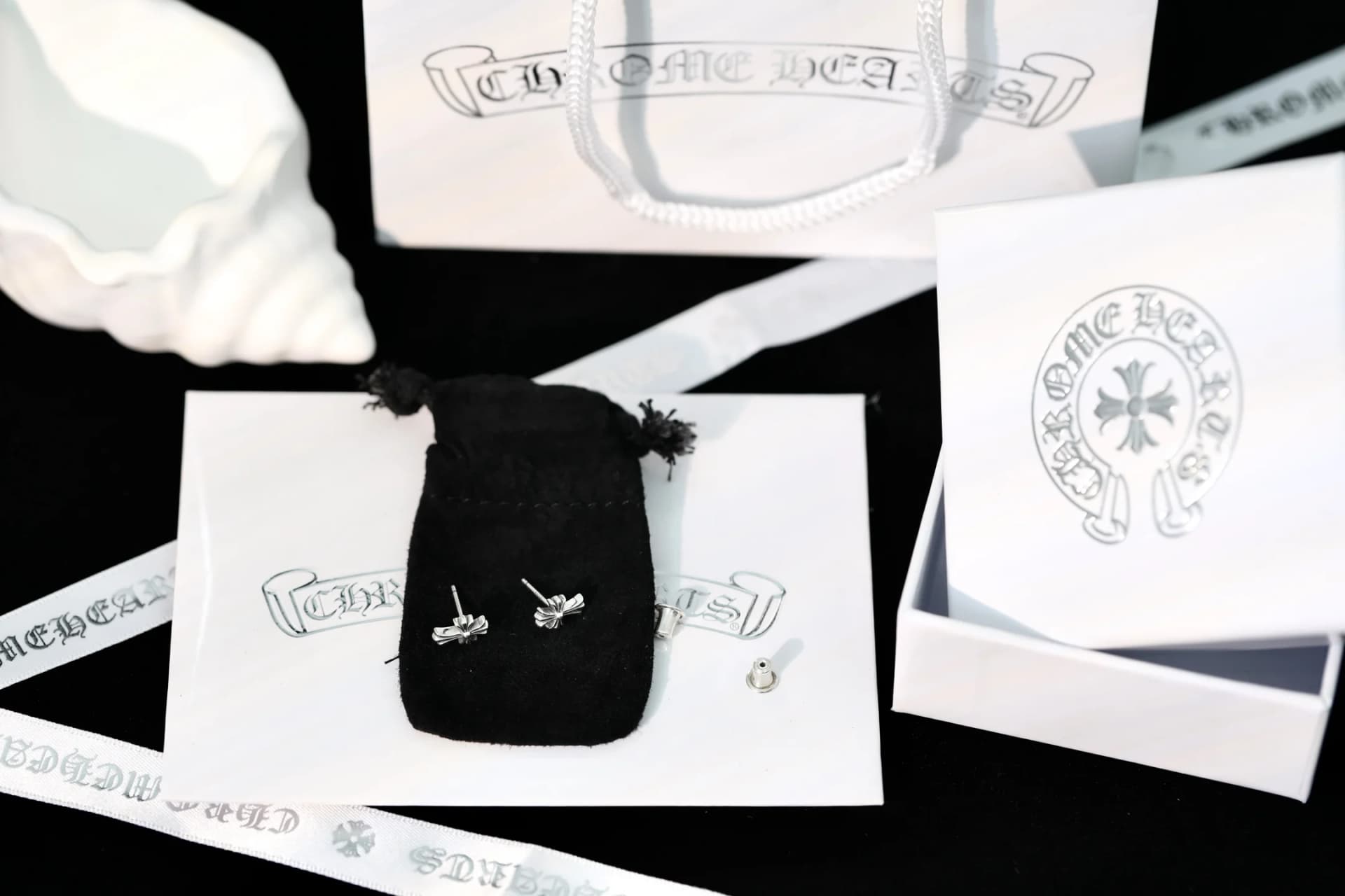 Серьги Chrome Hearts в комплекте с фирменным мешочком, коробкой и пакетом