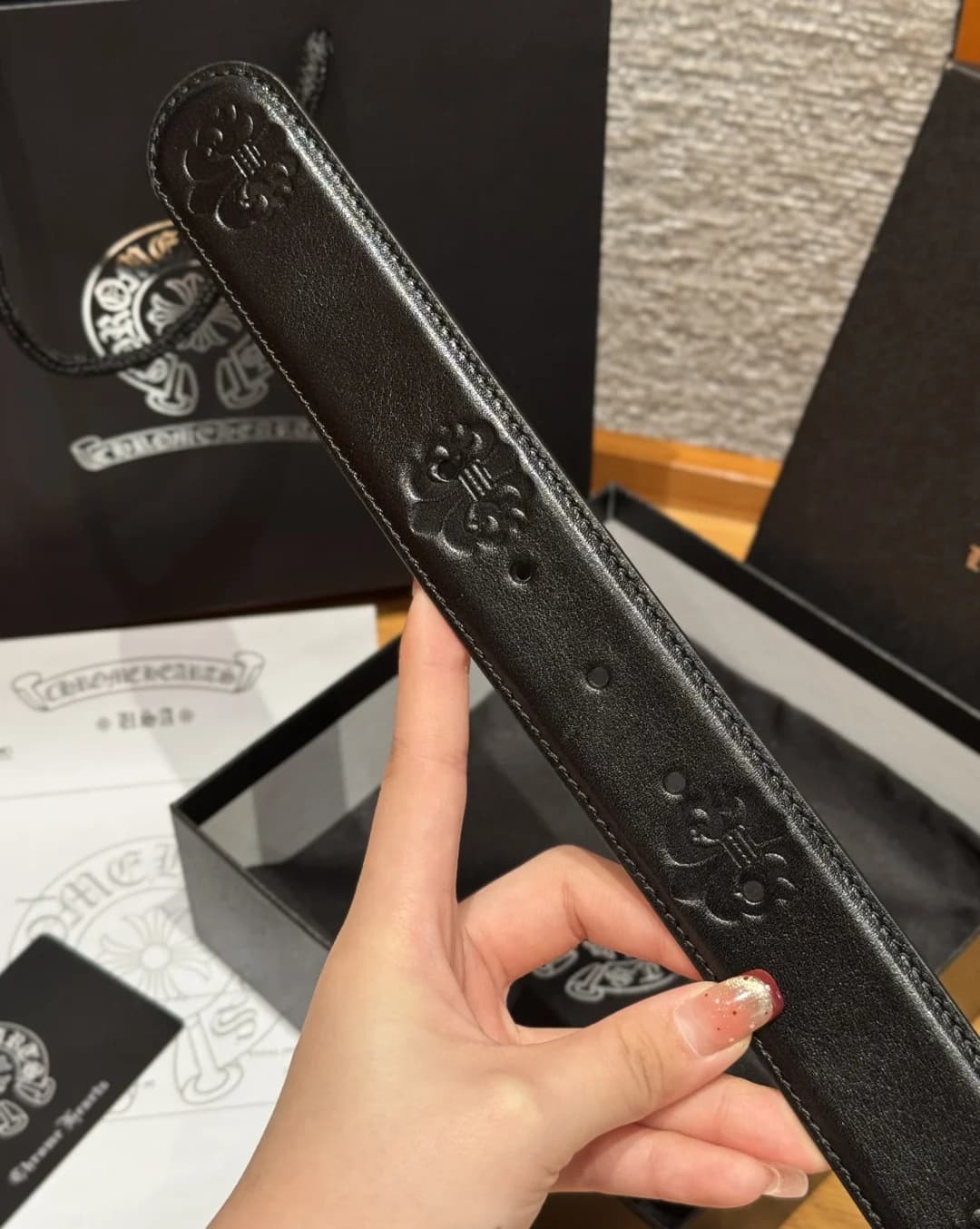 Кончик ремня Chrome Hearts с отверстиями и тиснением