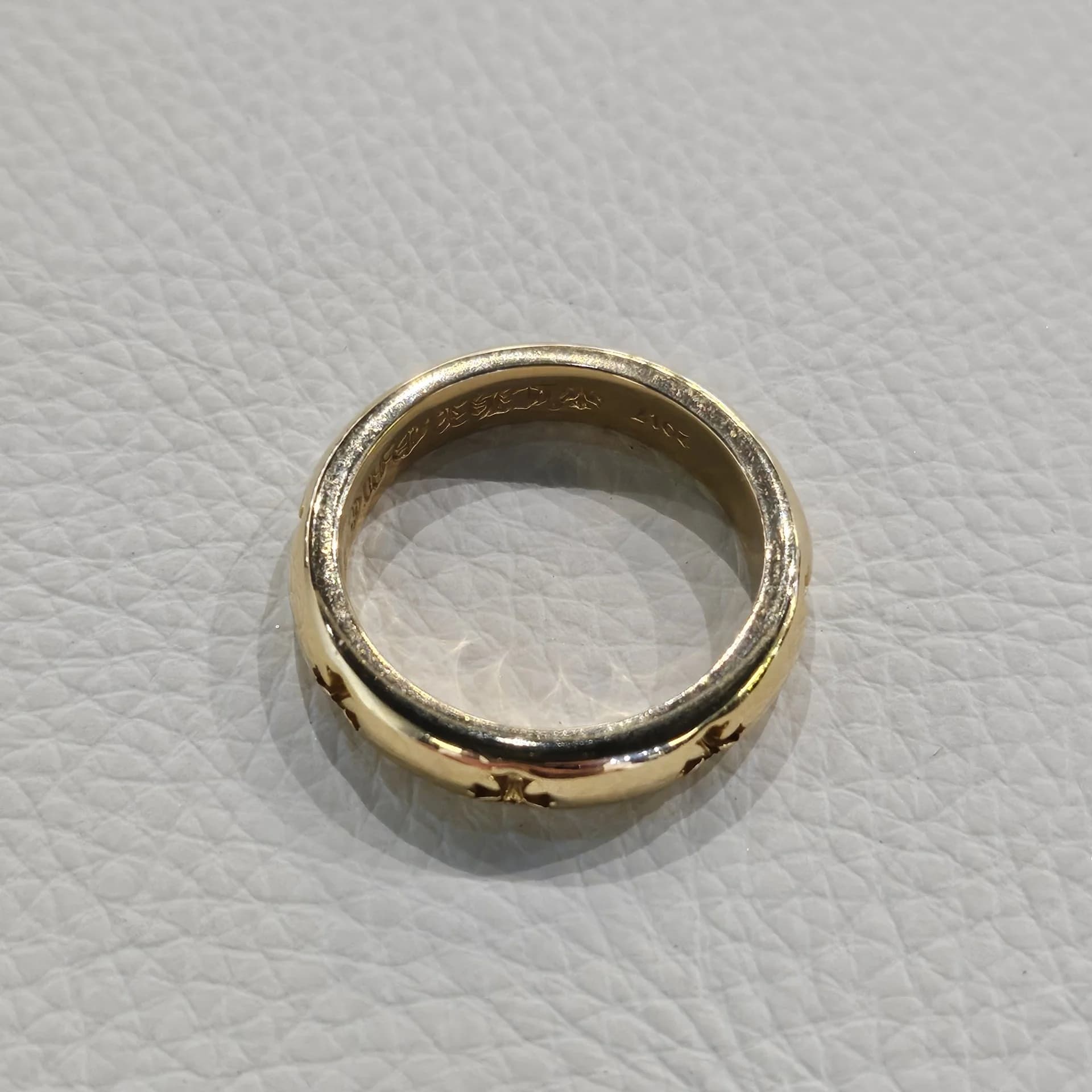 Кольцо Chrome Hearts из золота 22K, вид сверху с внутренней гравировкой