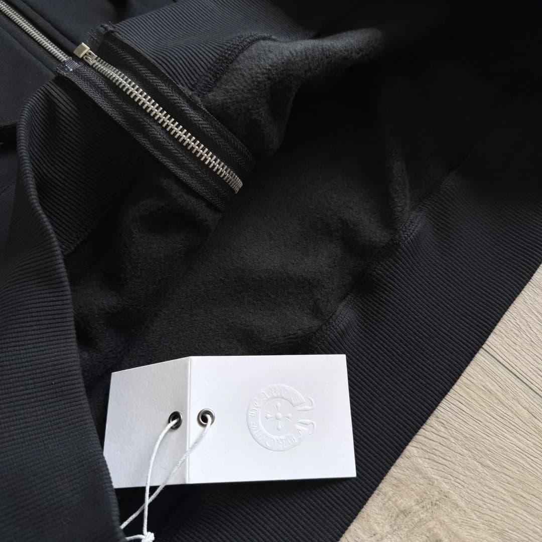 Нижний край и молния зип-худи Chrome Hearts