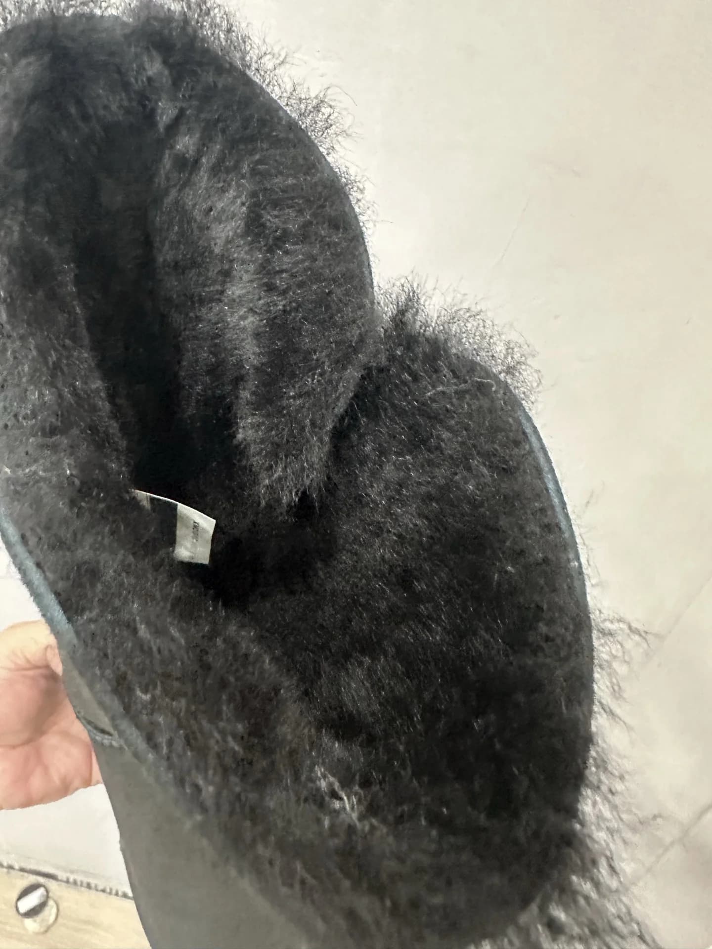 Внутренняя меховая отделка сапог Chrome Hearts x UGG