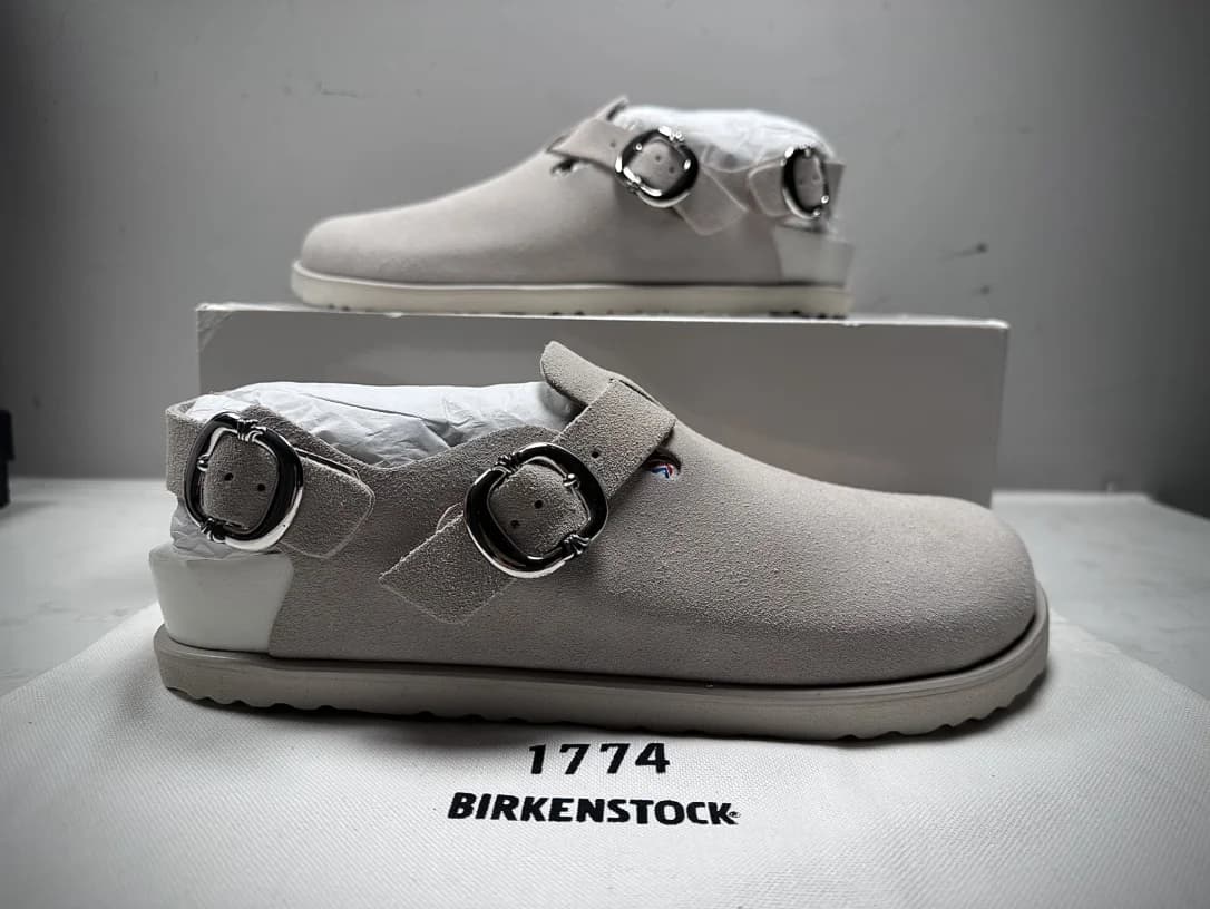 Бежевые замшевые сандалии Chrome Hearts x Birkenstock 1774 с закрытым мыском, вид спереди