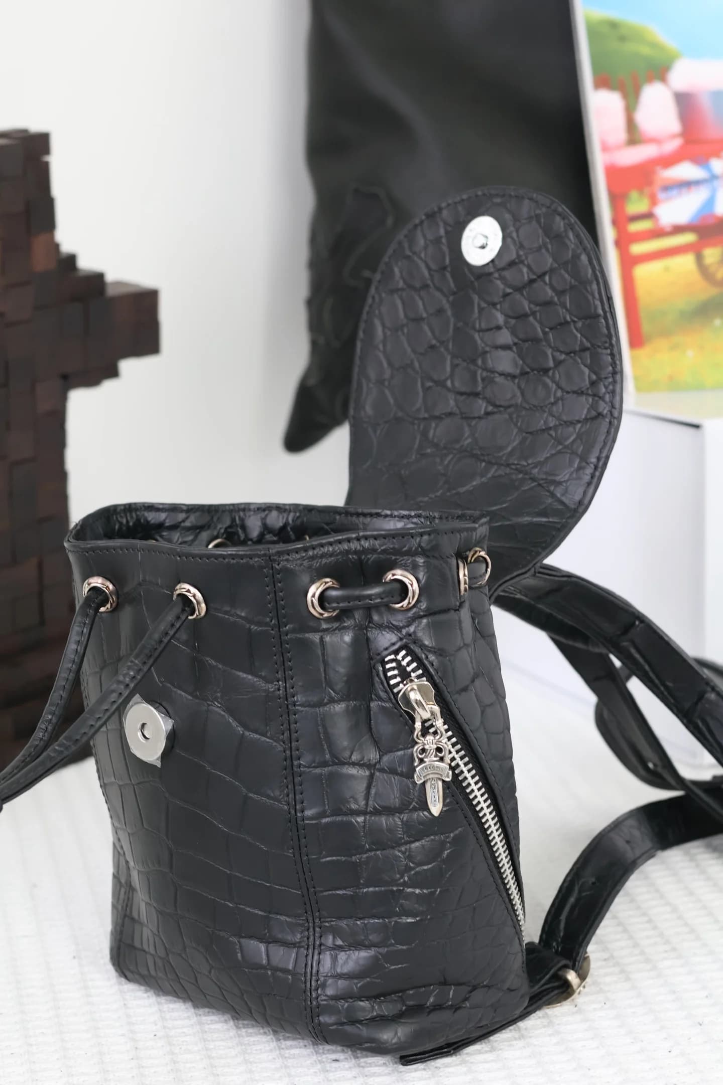 Кожаный рюкзак Chrome Hearts с открытым верхним клапаном на магнитной застежке