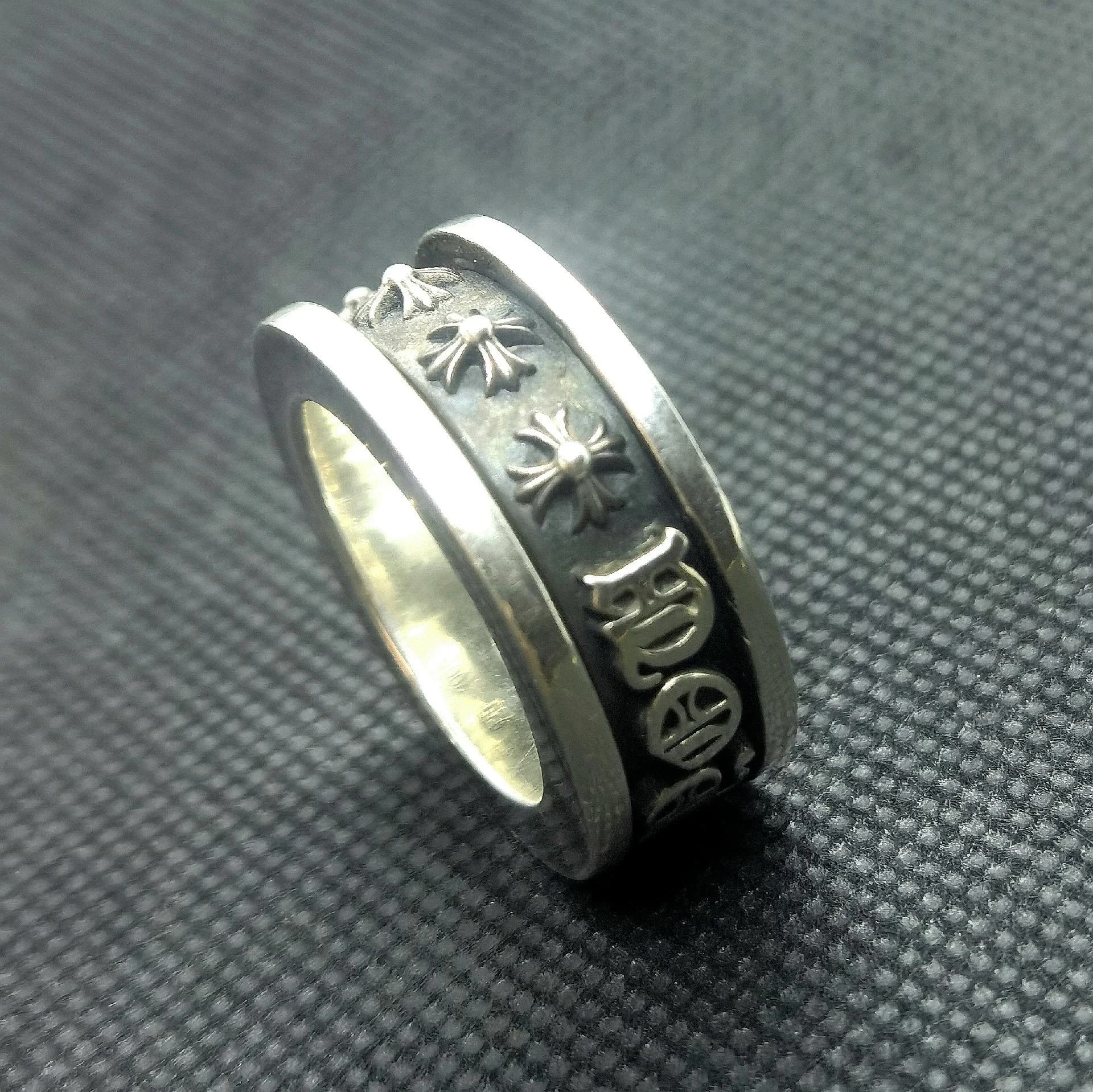 Кольцо Chrome Hearts из серебра 925 пробы с подвижным элементом