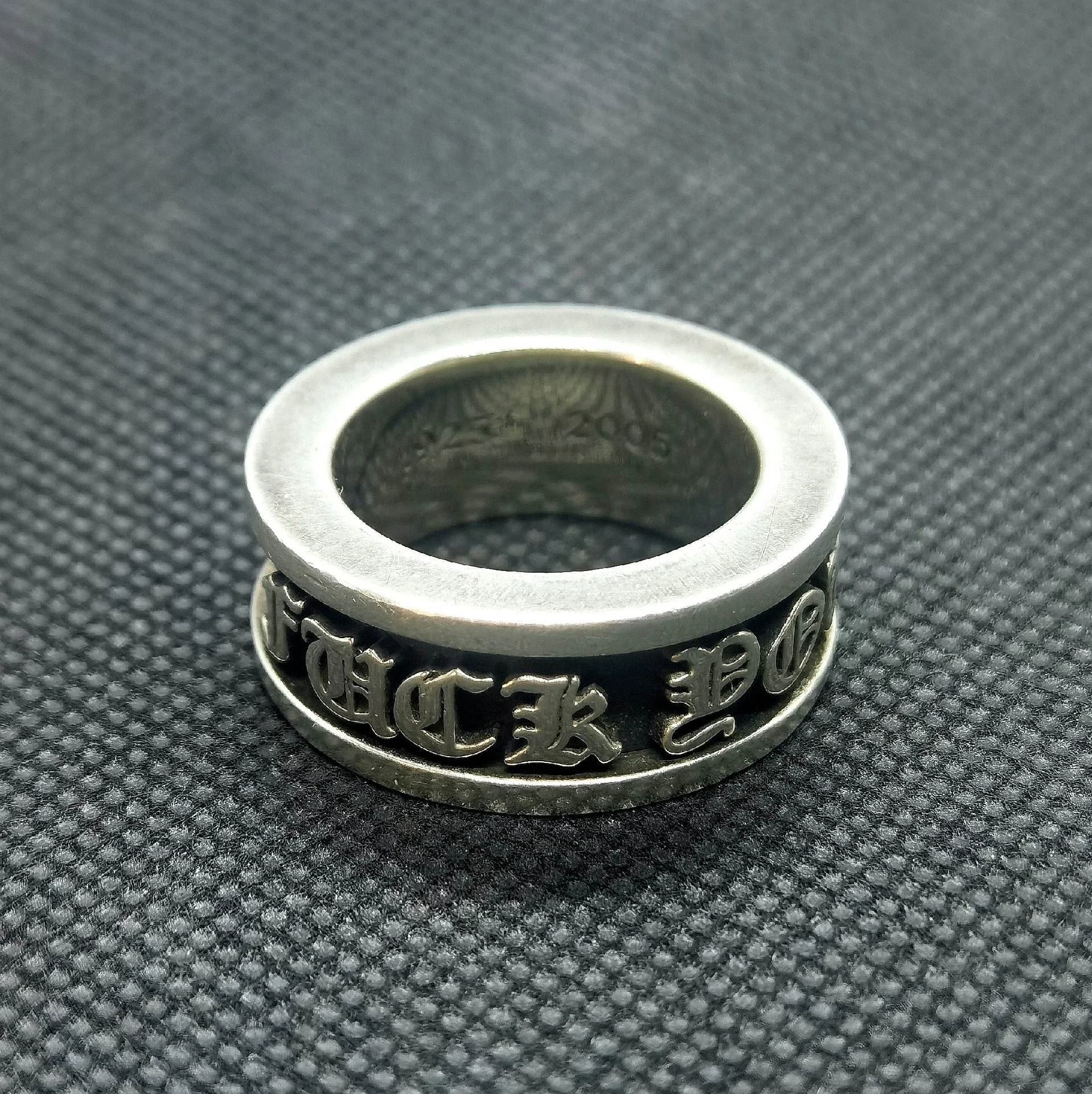 Кольцо Chrome Hearts Spinner с гравировкой Fuck You, вид сверху