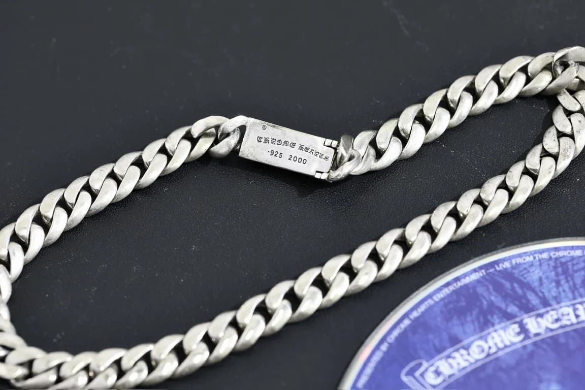 Гравировка Chrome Hearts .925 на обратной стороне замка цепочки