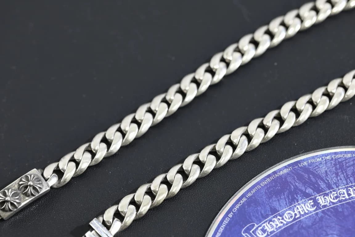 Панцирные звенья серебряной цепочки Chrome Hearts