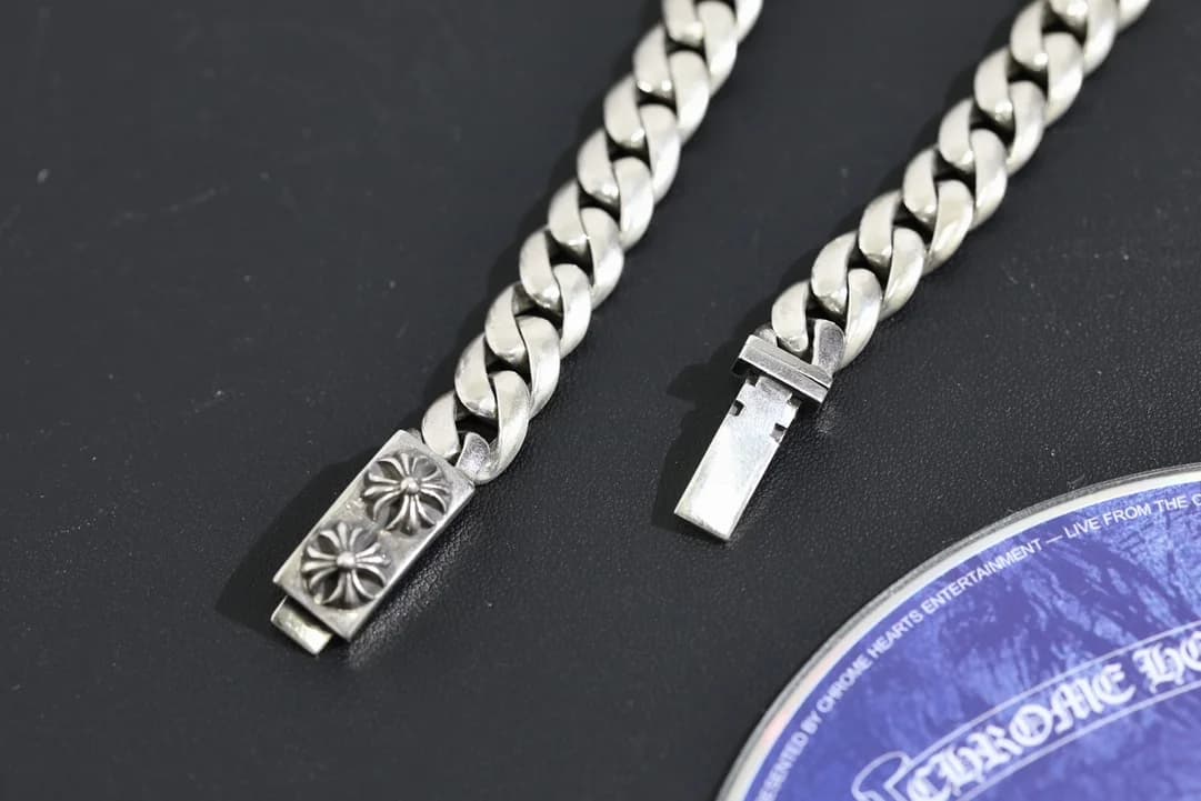 Расстёгнутый коробчатый замок с крестами CH Cross на цепочке Chrome Hearts