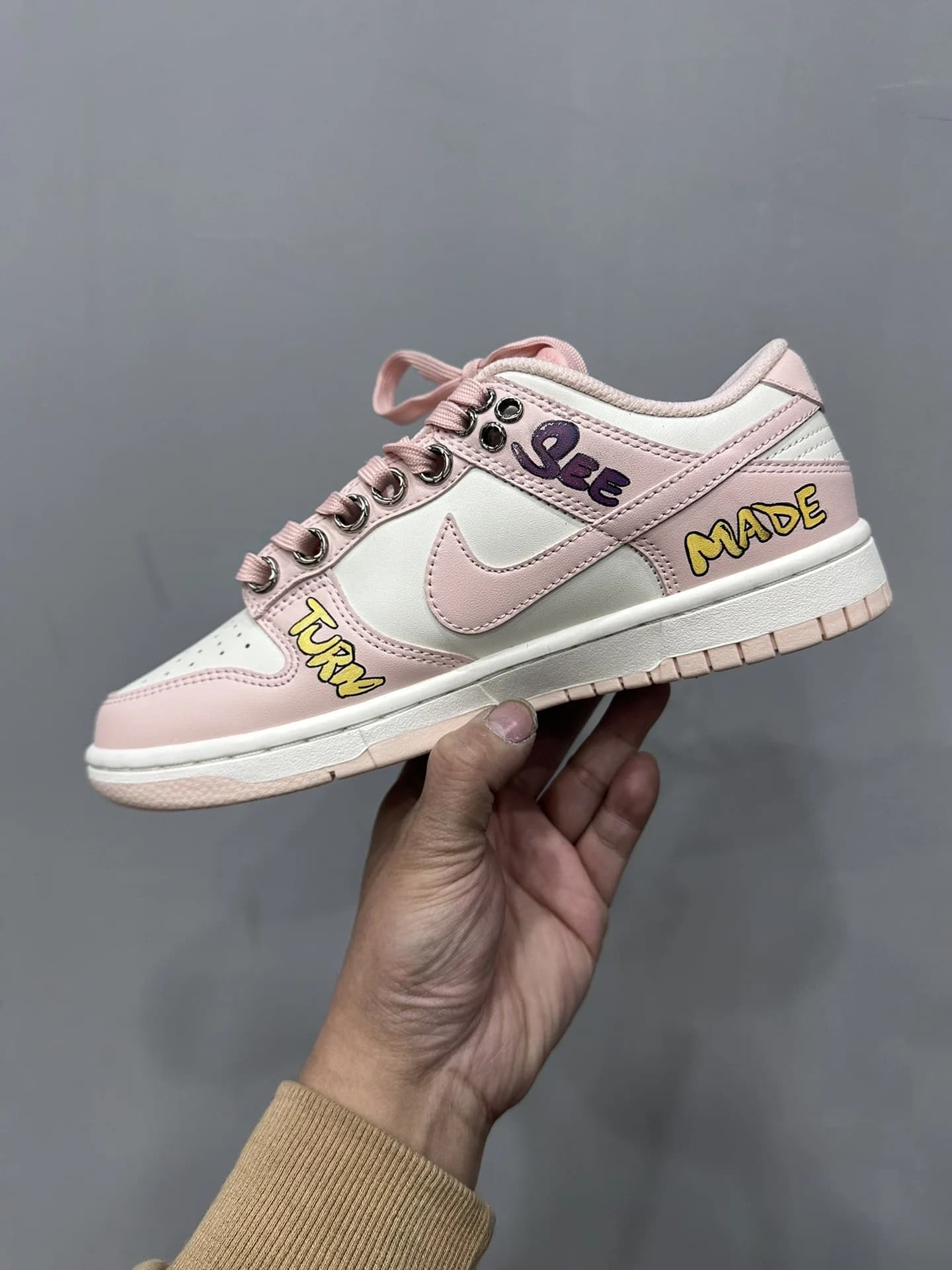 Кроссовки Chrome Hearts x Nike Dunk Low, вид сбоку