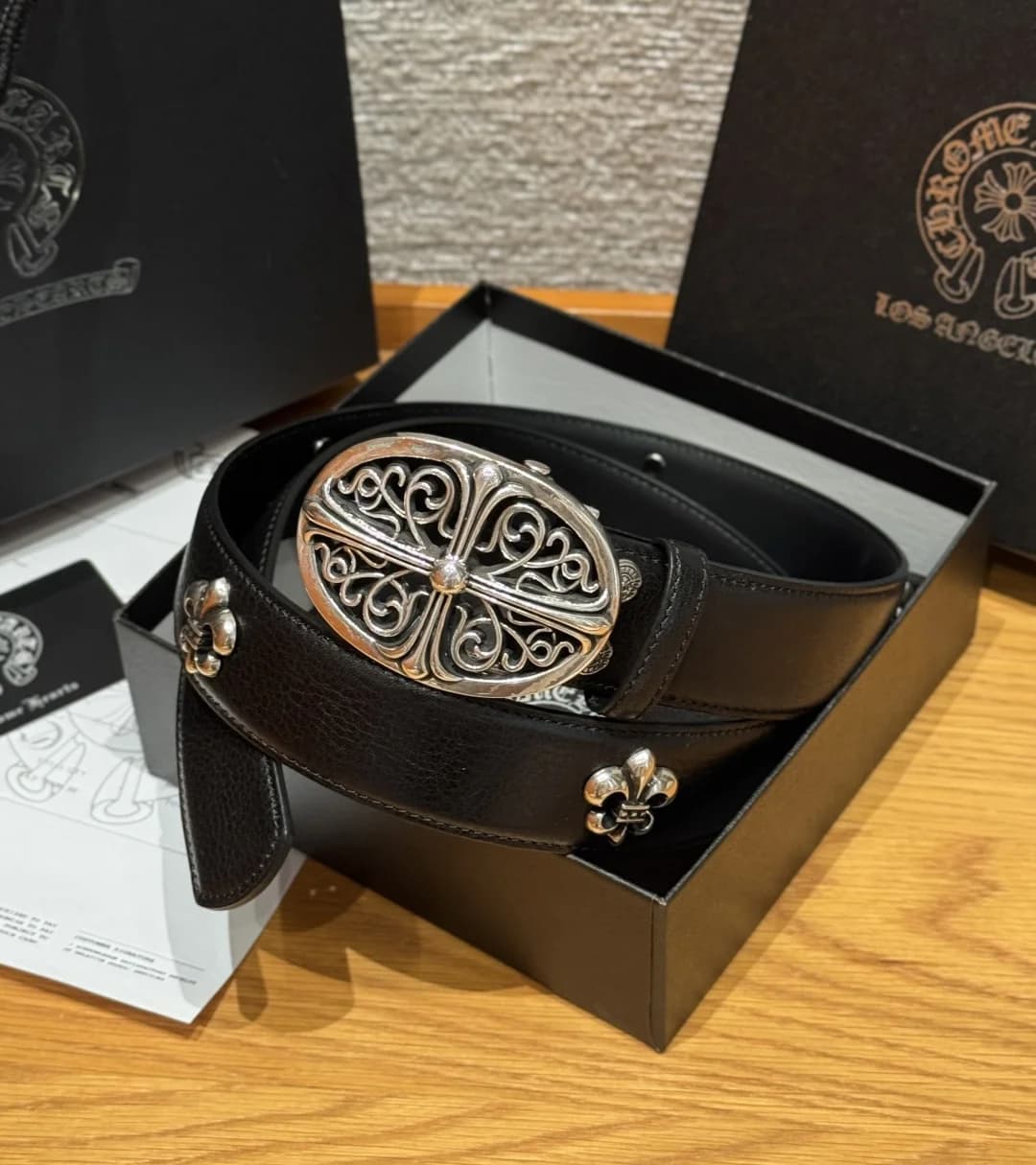 Черный кожаный ремень Chrome Hearts с овальной резной пряжкой в фирменной коробке