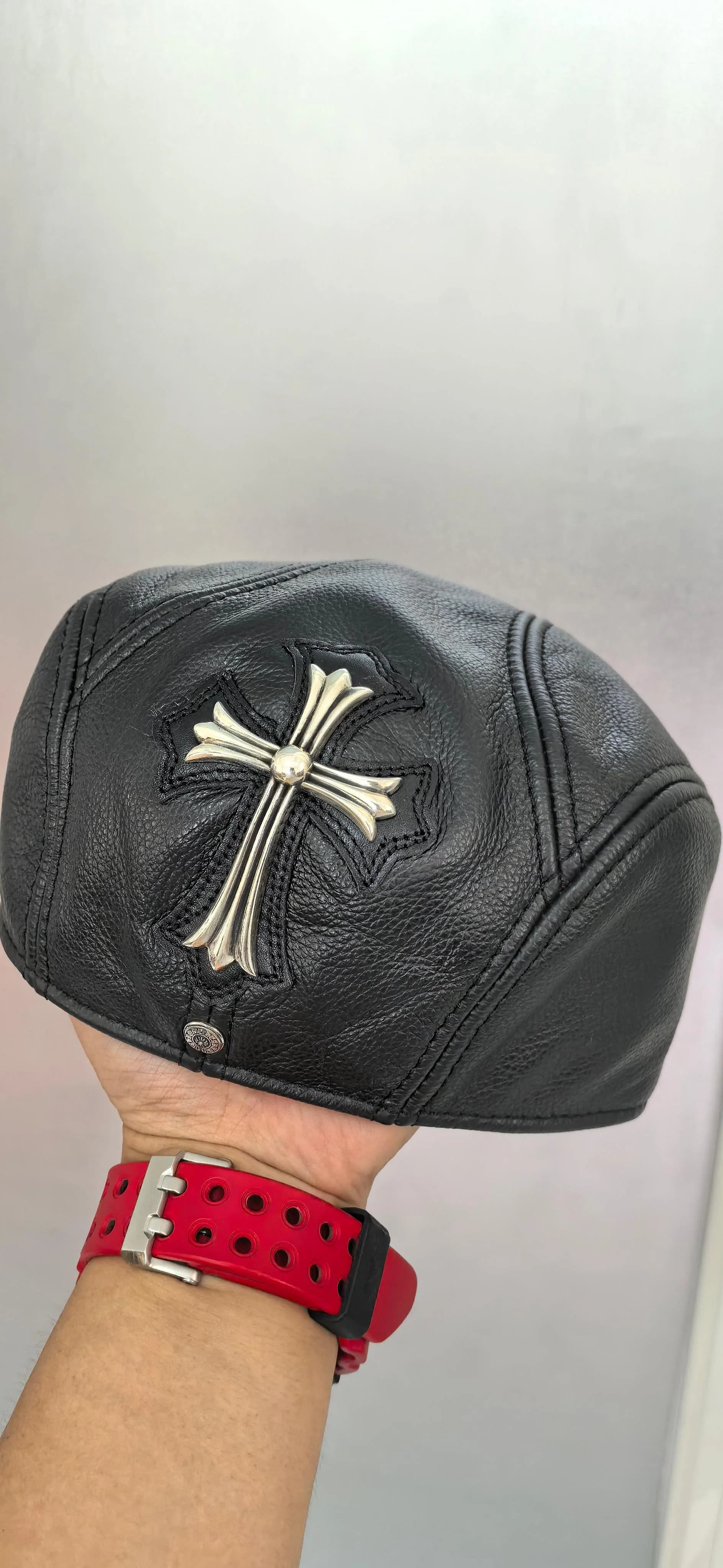 Кожаная кепка Chrome Hearts с фирменной фурнитурой