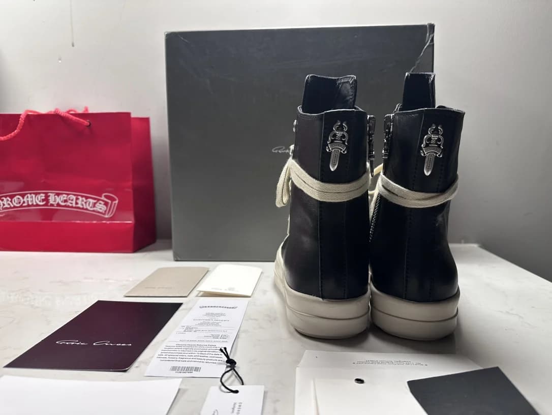 Задняя часть кед Chrome Hearts x Rick Owens Ramones с серебряными деталями в виде кинжалов