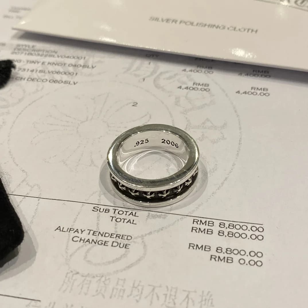 Вид на гравировку 925 внутри кольца Chrome Hearts Plus Cross Band