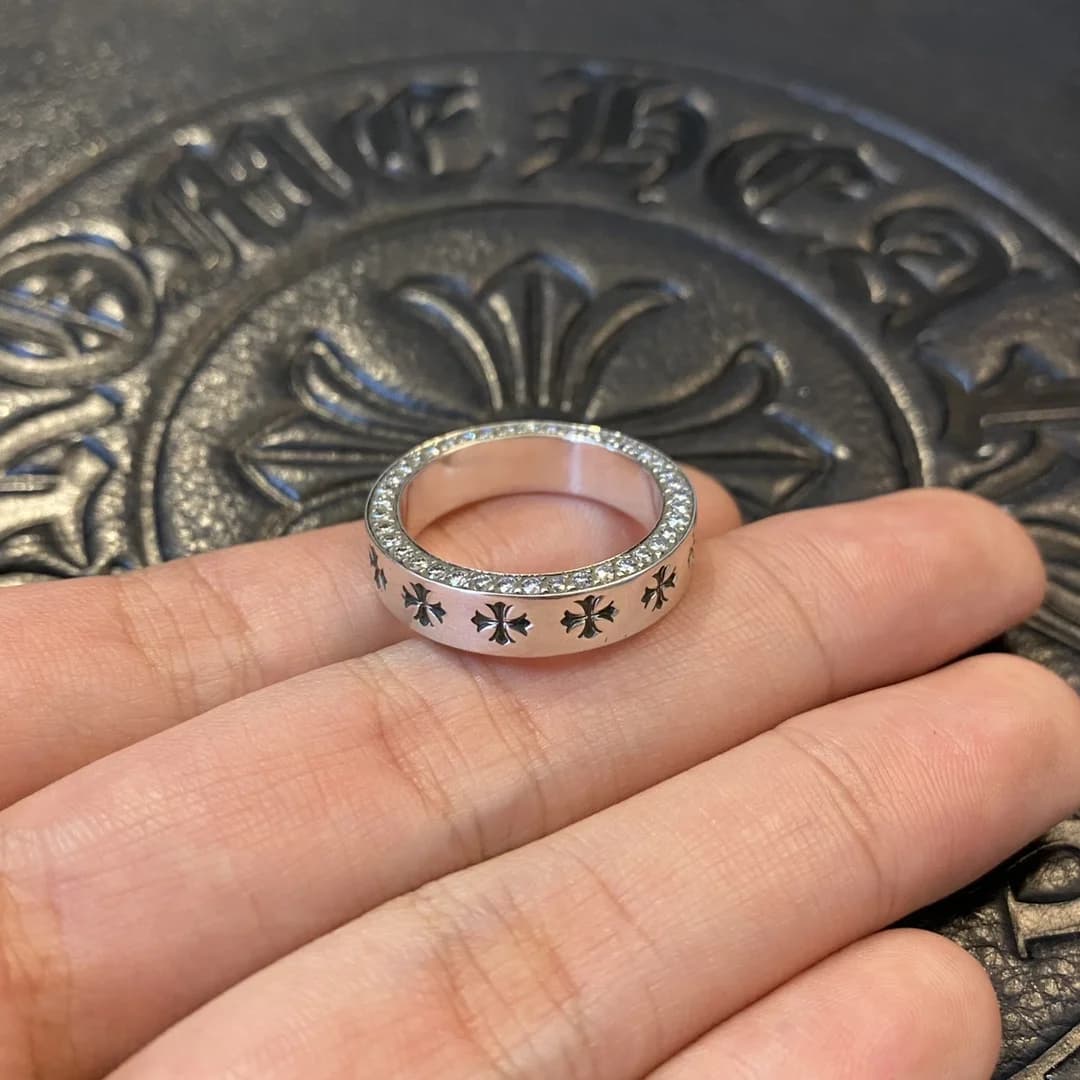 Серебряное кольцо Chrome Hearts Forever с крестами и муассанитами на ладони