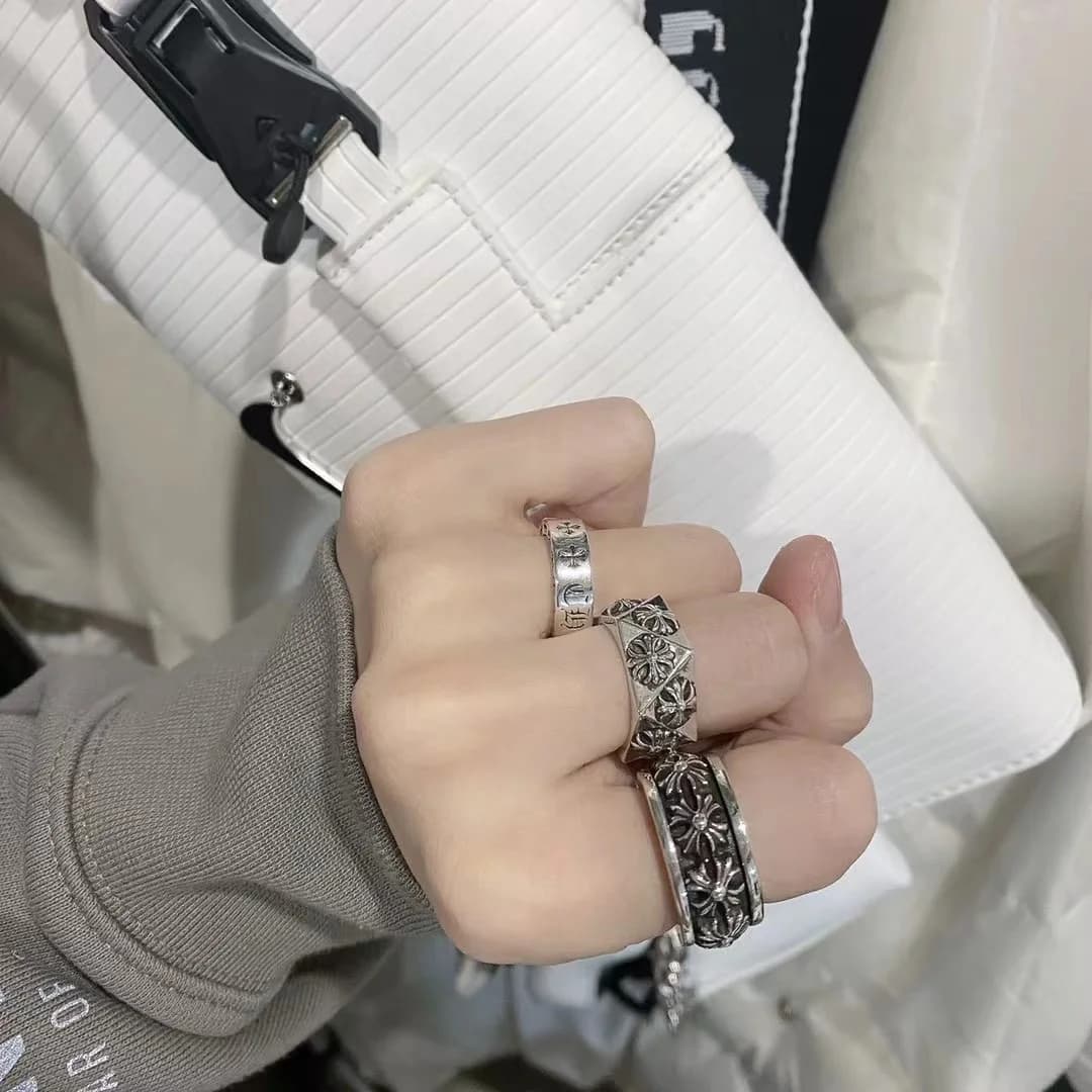 Кольцо Chrome Hearts Pentagon в сете колец на руке