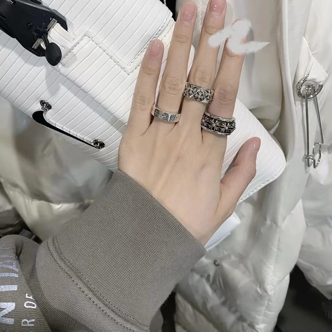 Стилизация кольца Chrome Hearts Pentagon с другими украшениями