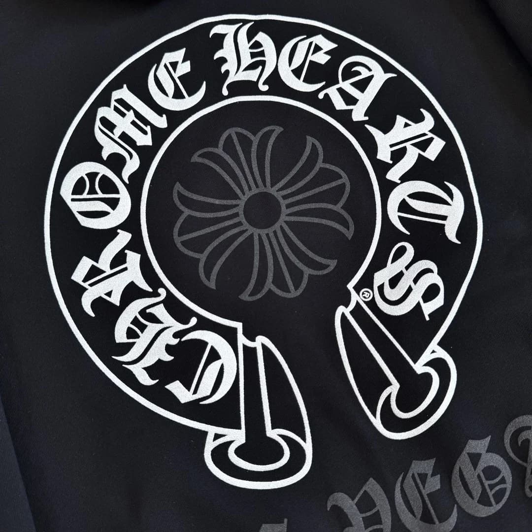 Круглый принт с подковой Chrome Hearts на спине