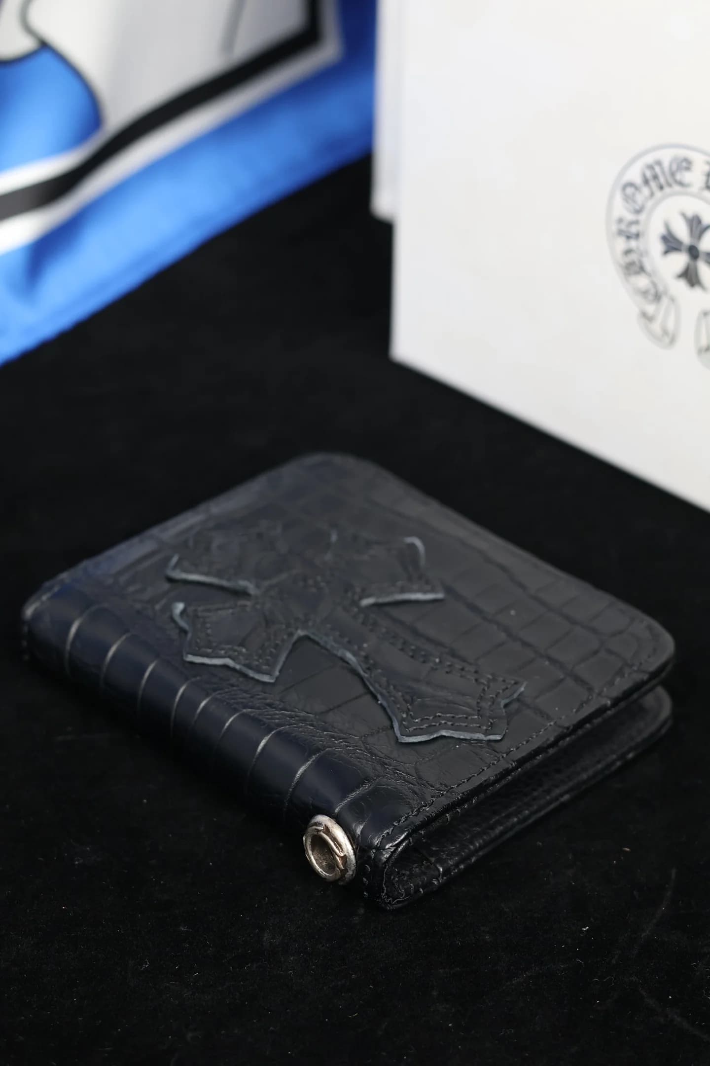 Кошелек Chrome Hearts в сложенном виде сверху