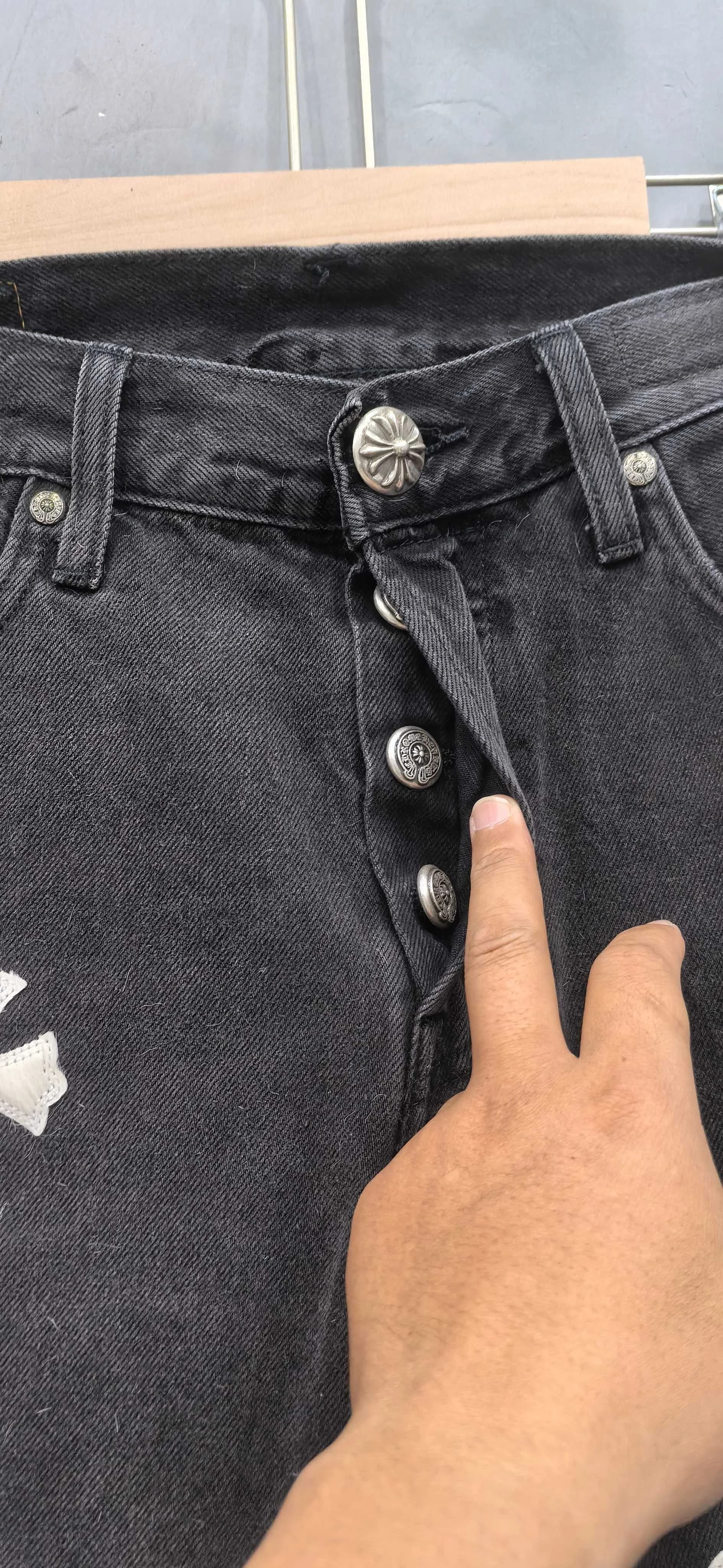 Серебряные пуговицы-болты на ширинке джинсов Chrome Hearts x Levi's 501