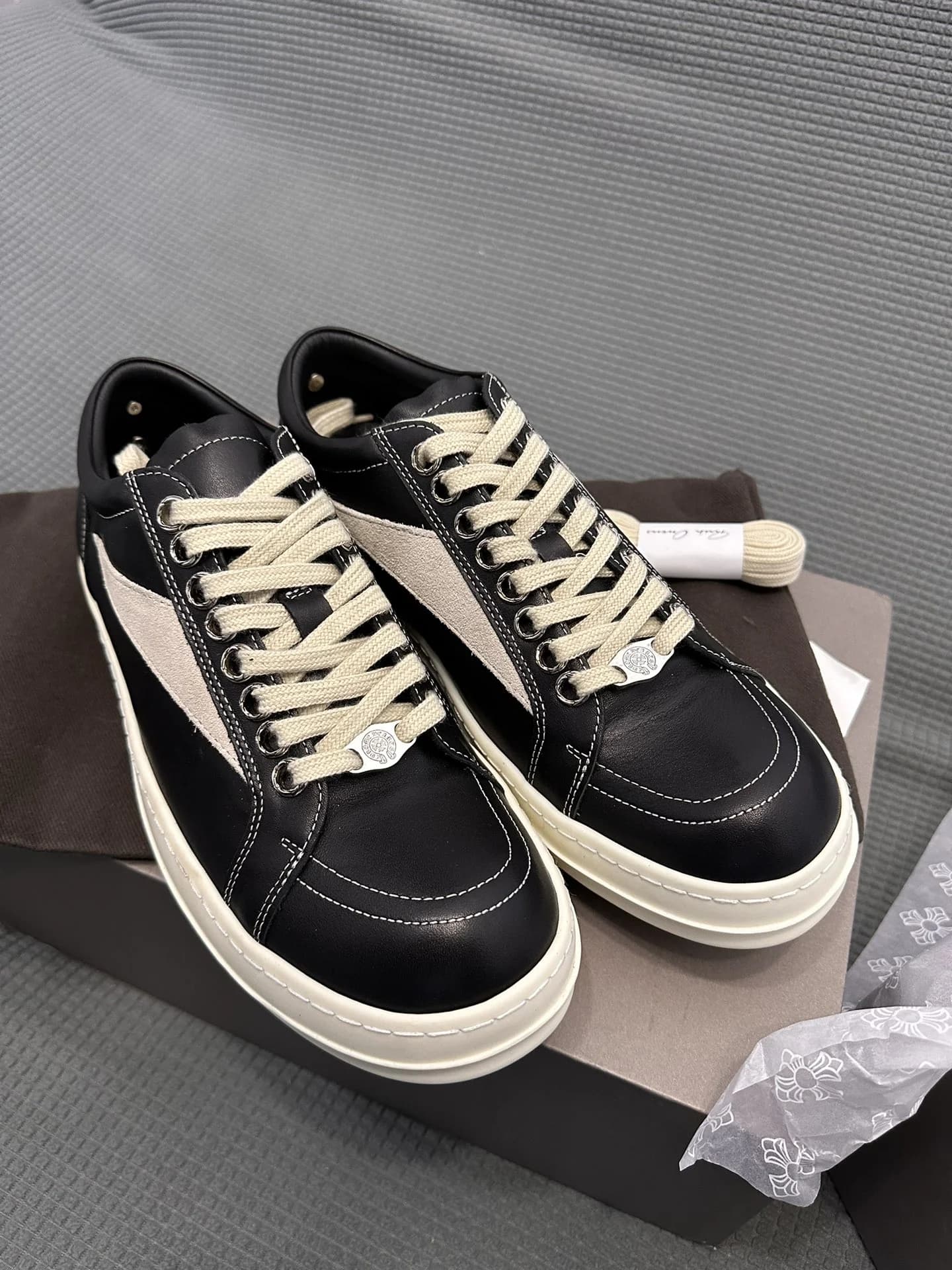 Черные кожаные кеды Chrome Hearts x Rick Owens, вид сбоку