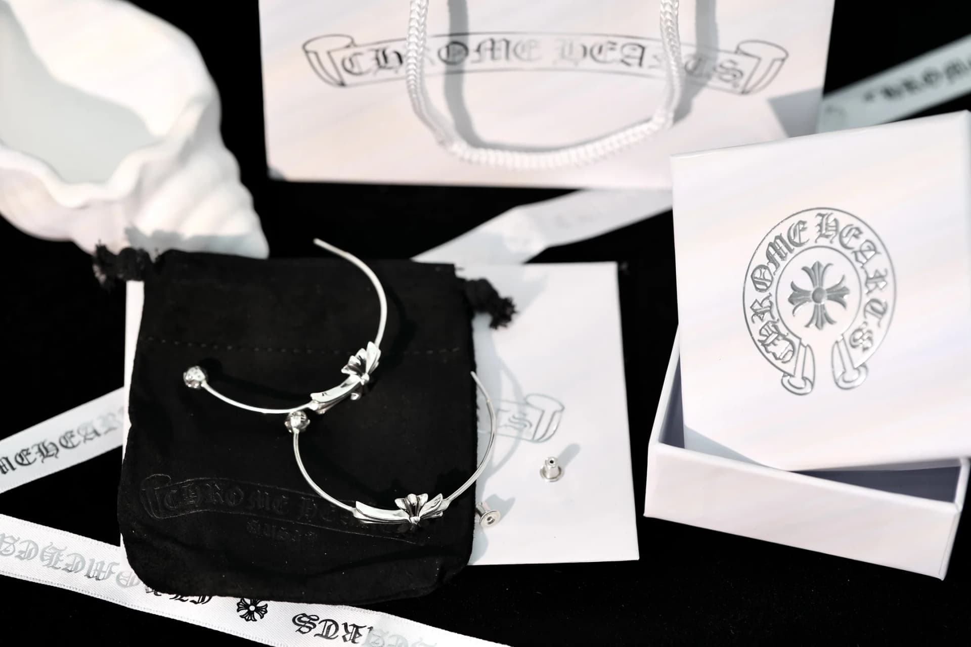 Серьги Chrome Hearts в комплекте с фирменным мешочком, коробкой и пакетом