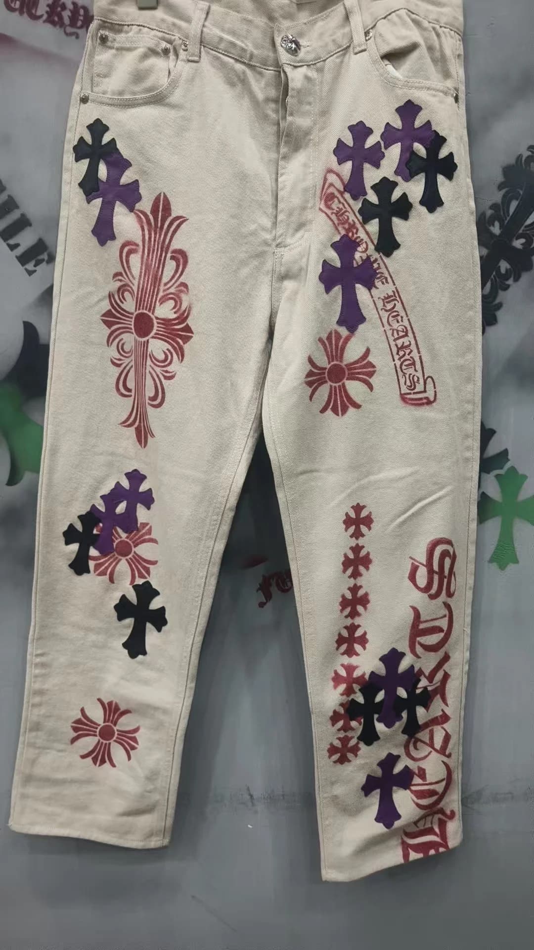 Джинсы Chrome Hearts x Levi's 501, вид спереди в полный рост