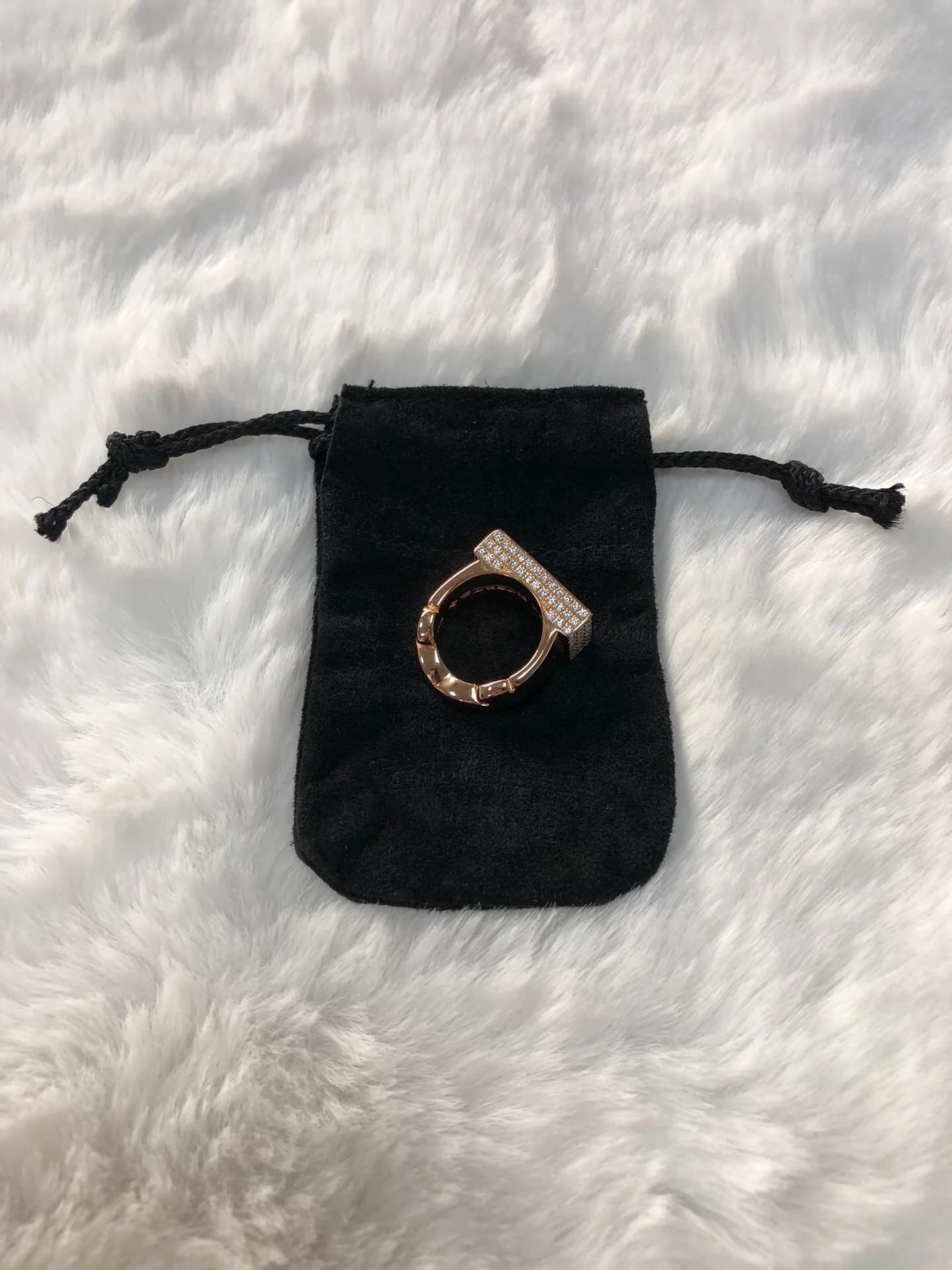 Кольцо Chrome Hearts из золота 22K с инкрустацией бриллиантами на замшевом мешочке