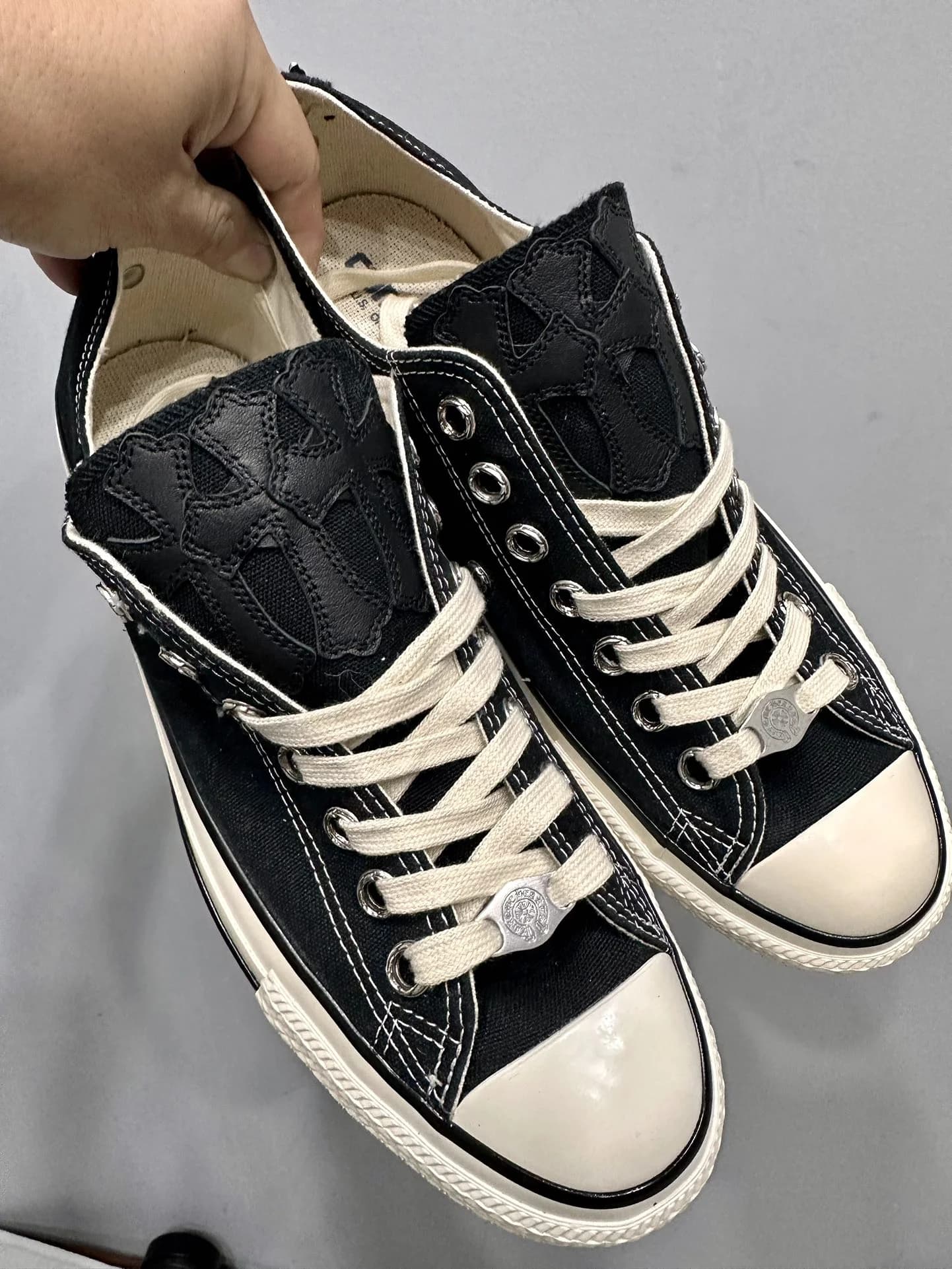Черные низкие кеды Chrome Hearts x Converse Chuck 70 Low, вид сверху