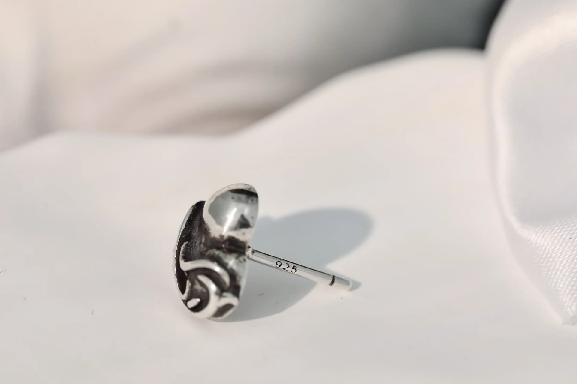 Штифт серьги Chrome Hearts с гравировкой пробы 925
